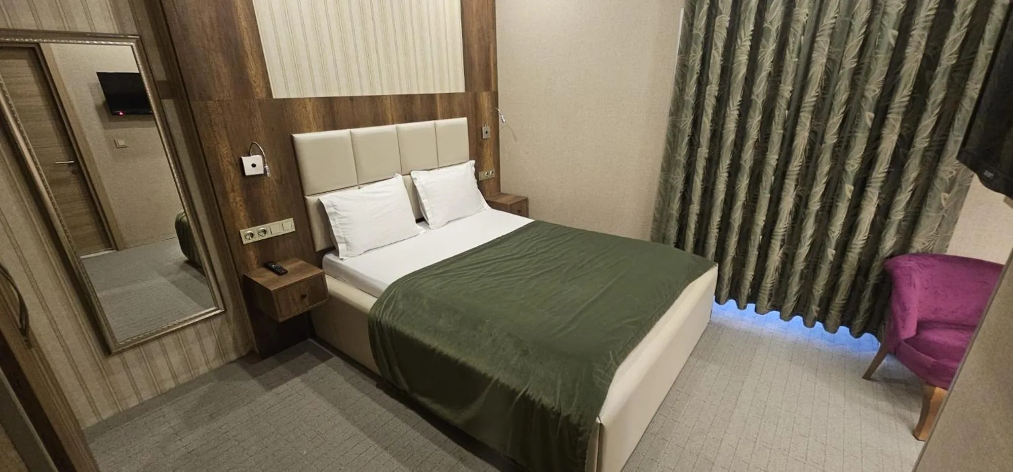 Superior Double Room in Mardy Suit Hotel