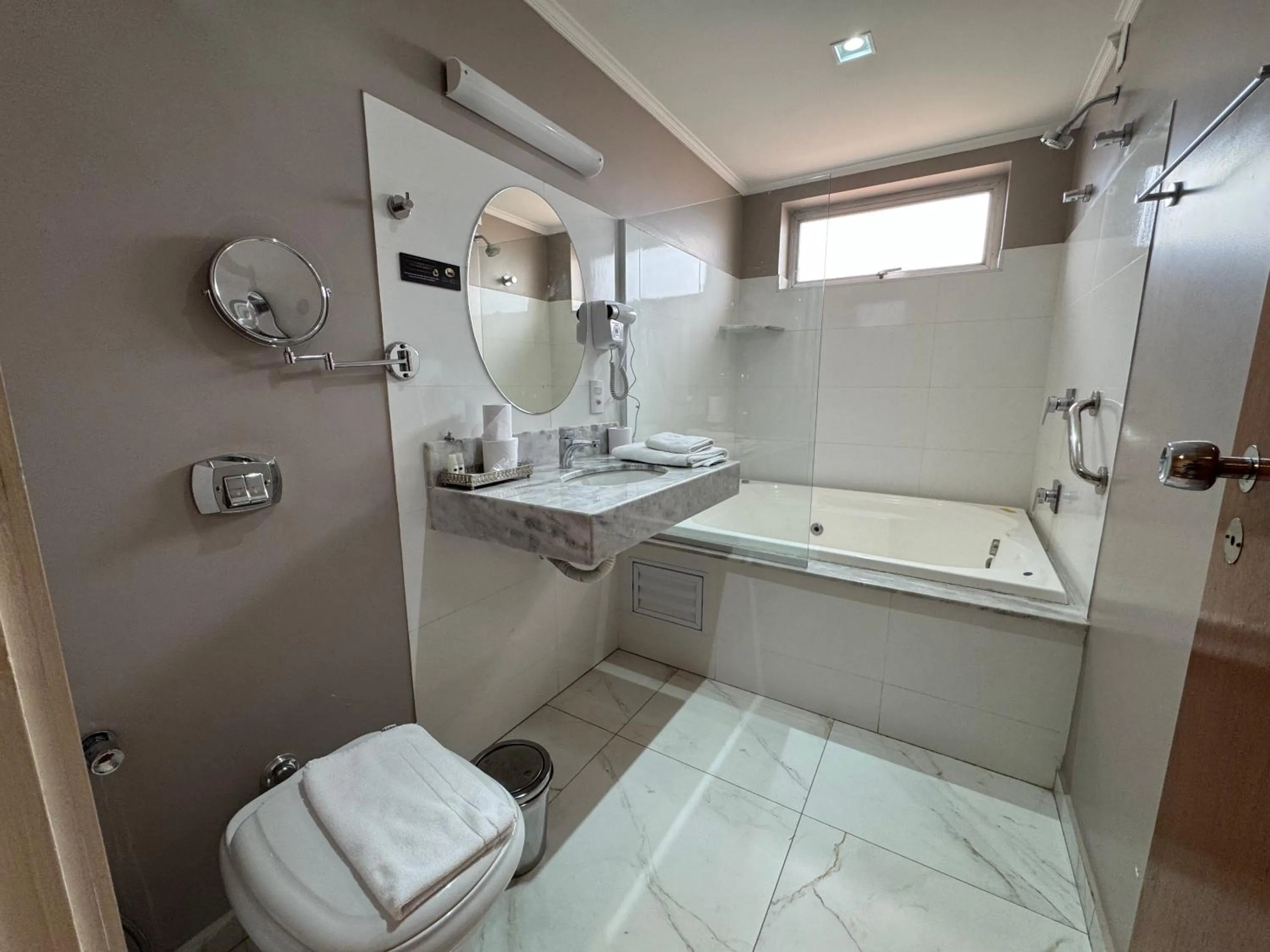 King Suite with Spa Bath in Hotel Marques