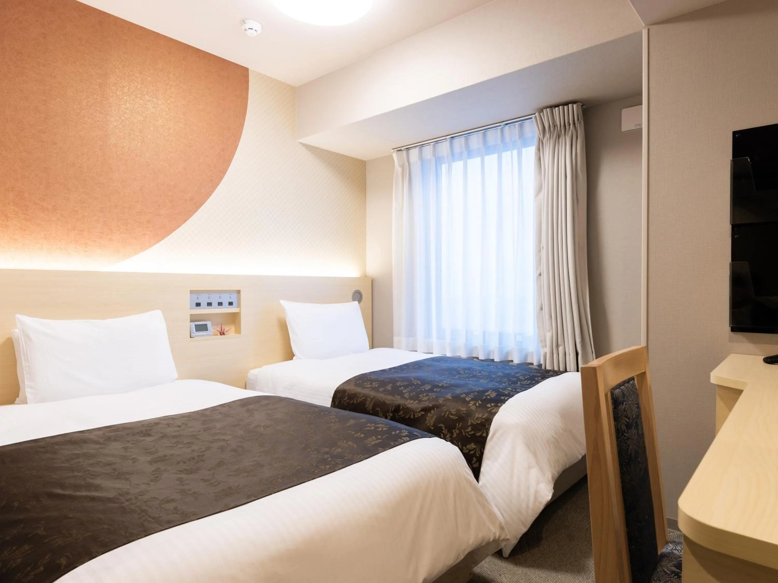 Twin Room - single occupancy - Non-Smoking in APA Hotel Shin Osaka Ekimae Tower