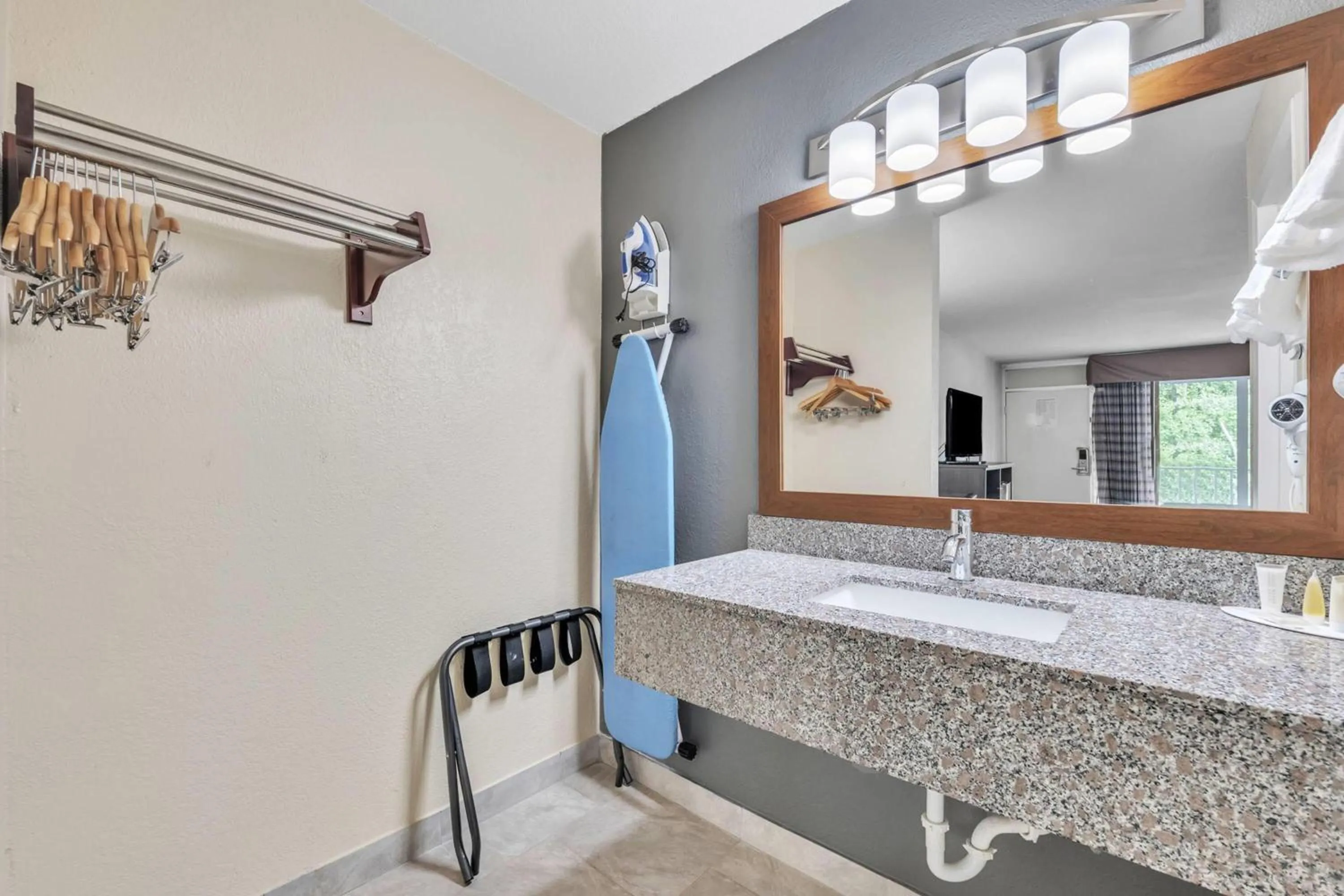 King Room - Non-Smoking in Super 8 by Wyndham Morganton