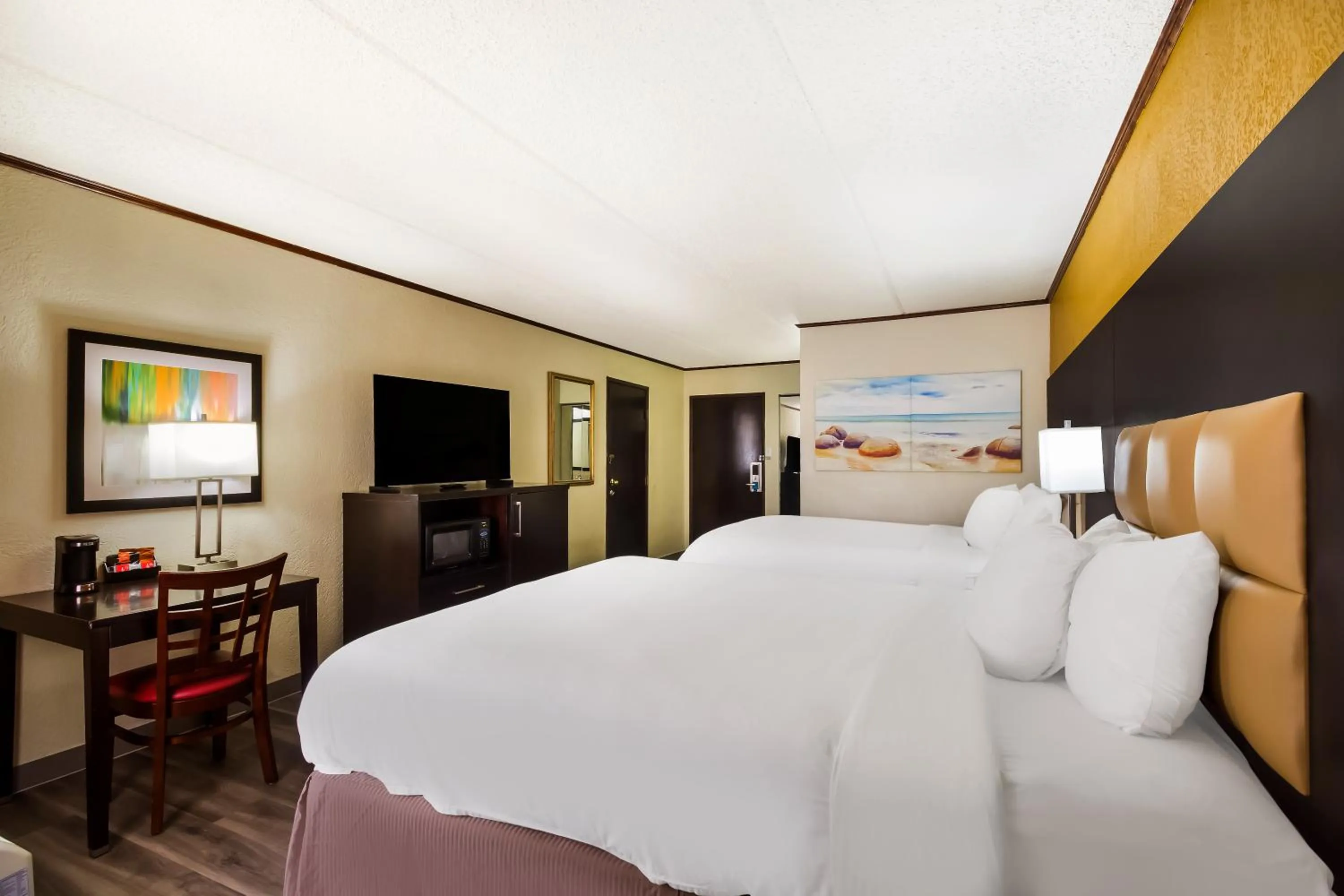  King Suite - Non Smoking in Clarion Pointe Lake Jackson - Clute