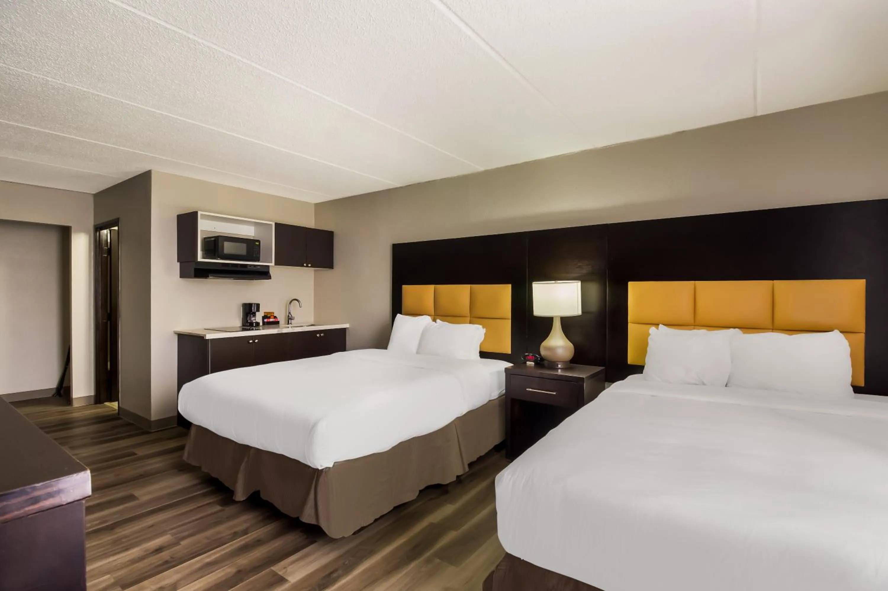 Queen Suite with Two Queen Beds and Sofa Bed - Non Smoking in Clarion Pointe Lake Jackson - Clute