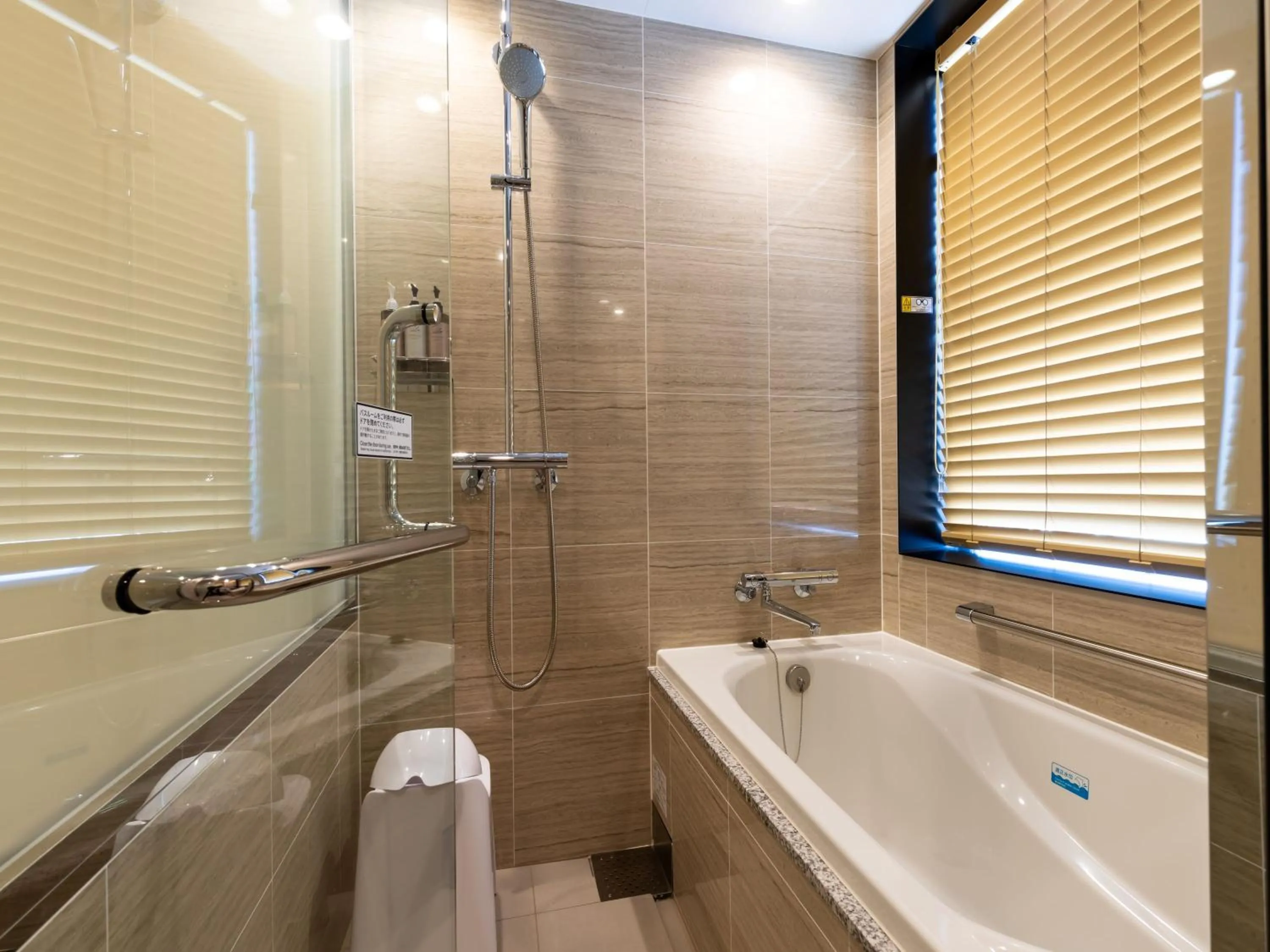 Deluxe Double Room in APA Hotel Keikyu Kamata-Ekimae