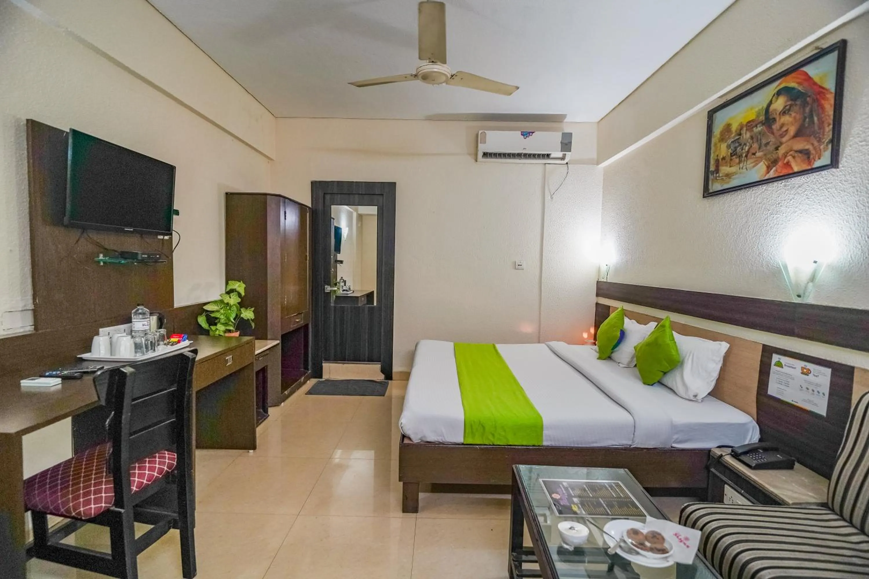 Standard Double Room in Hotel The Shagun