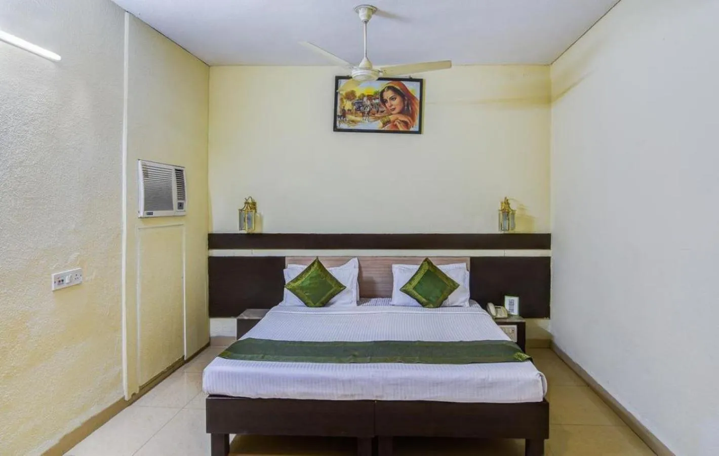 Deluxe Double Room - single occupancy in Hotel The Shagun