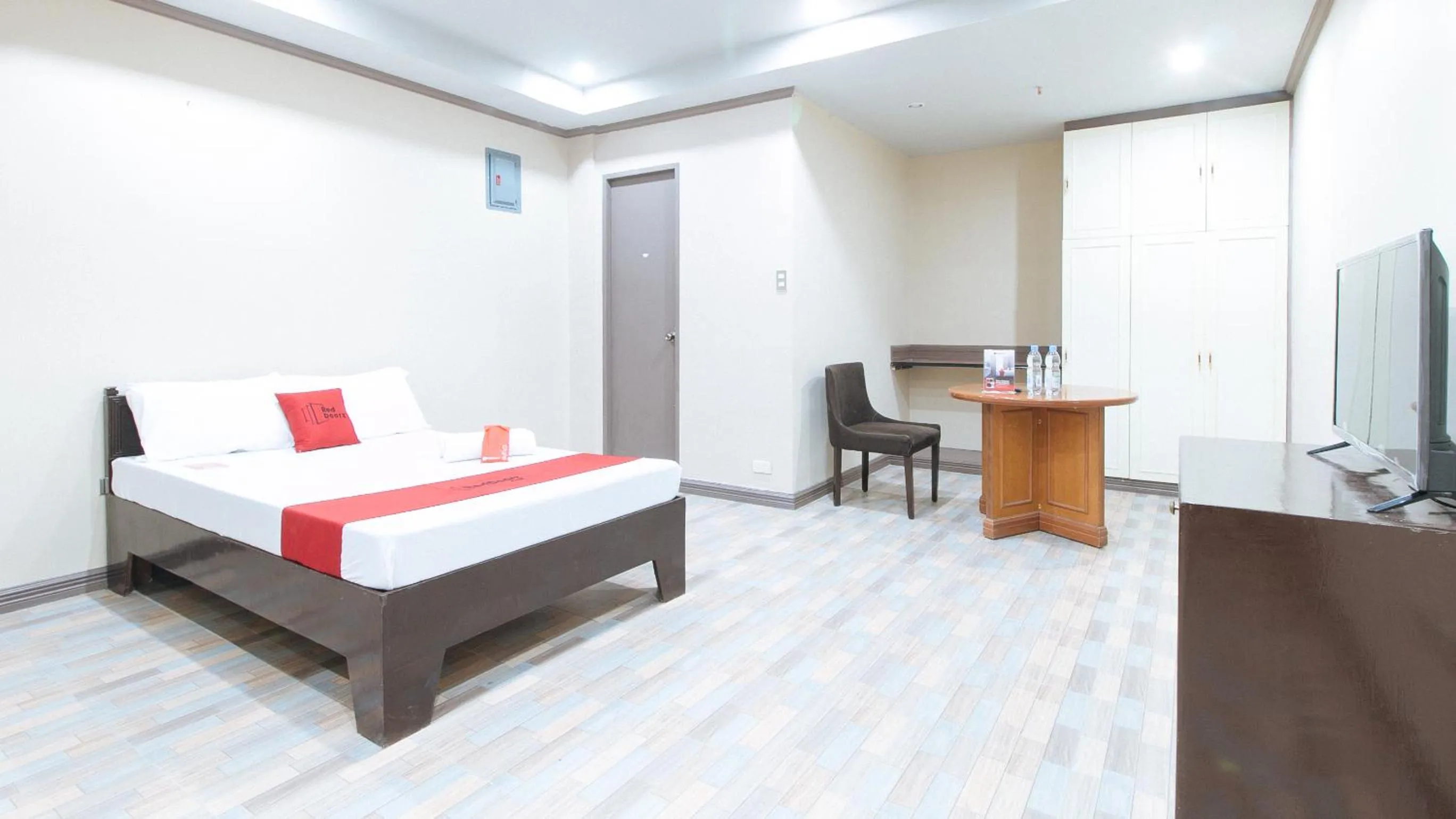 Suite in RedDoorz Plus at Canley Residential