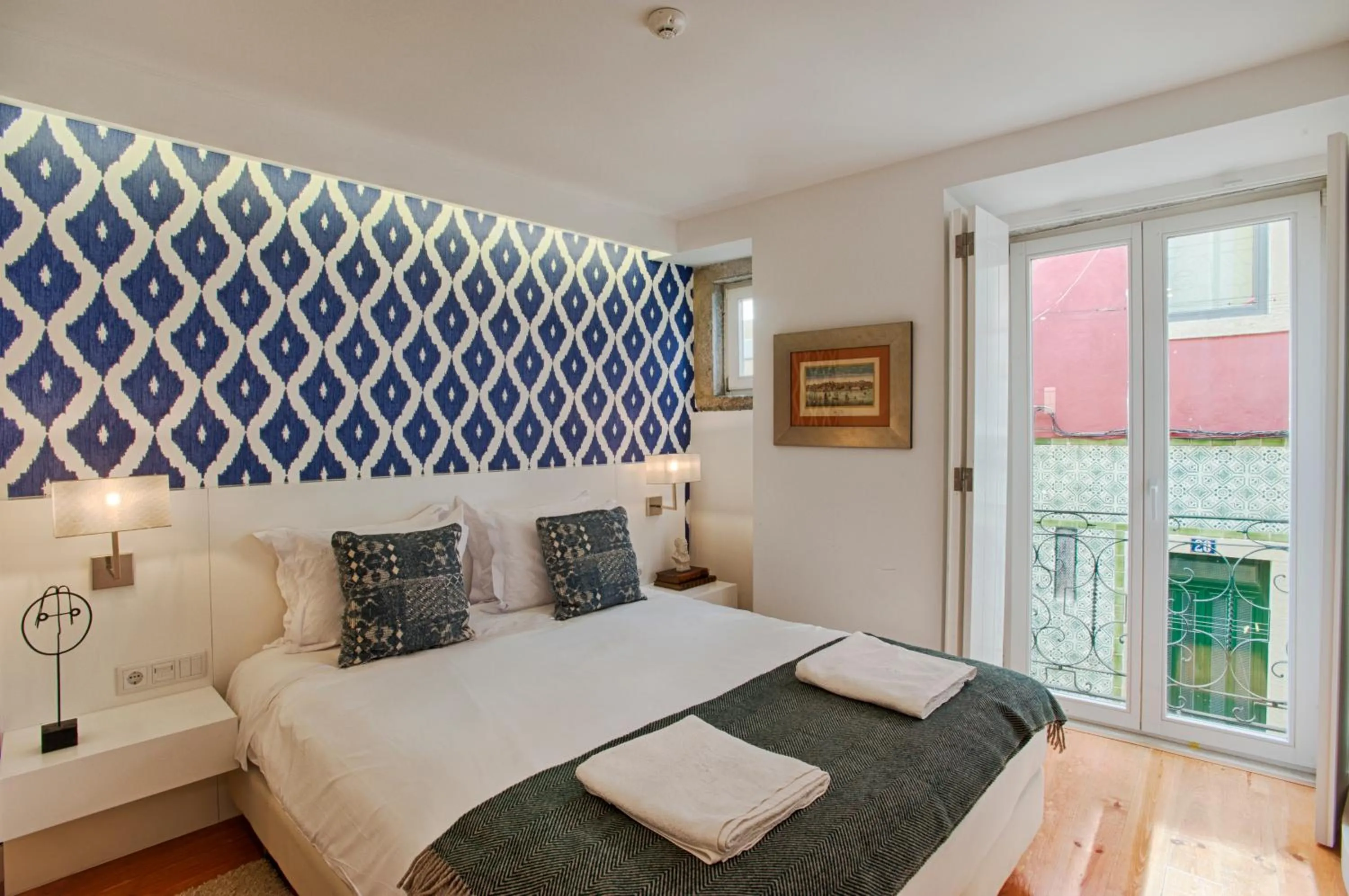 Double or Twin Room with Street View in Dear Lisbon - Charming House