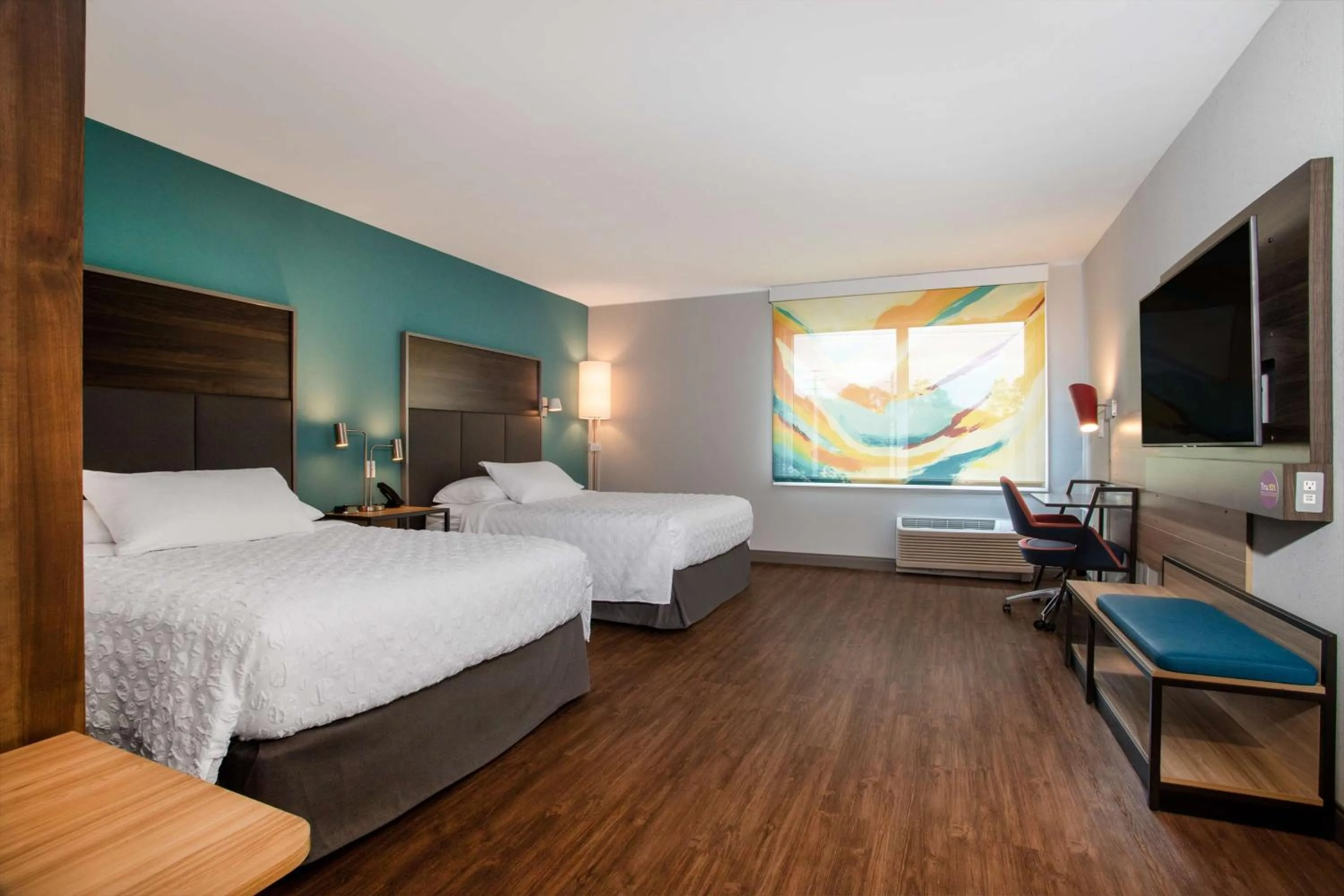 Queen Room with Two Queen Beds and Roll-In Shower - Mobility Access in Tru By Hilton Bradenton I-75, FL