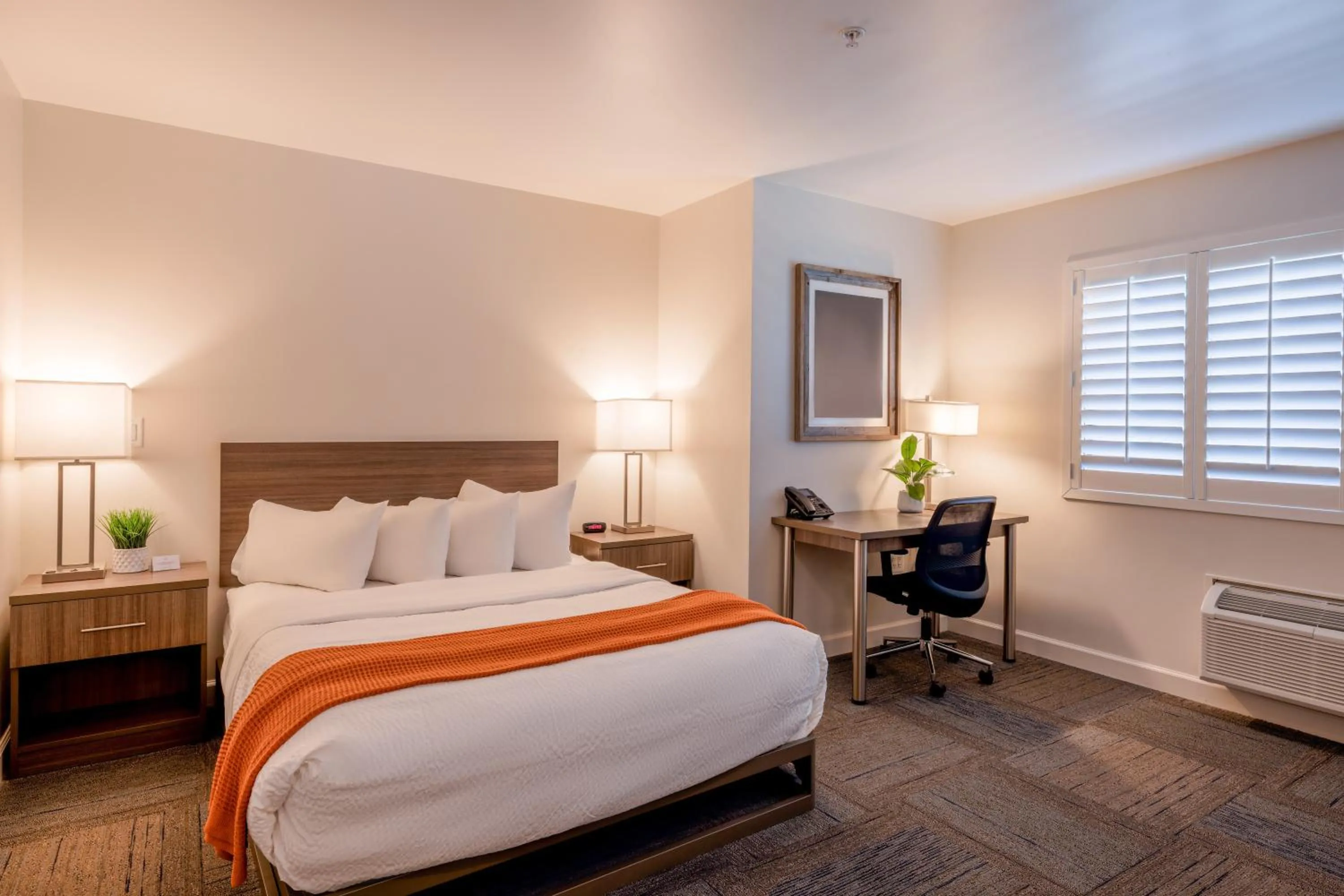 Deluxe Queen Room in Inn At Moss Landing Point