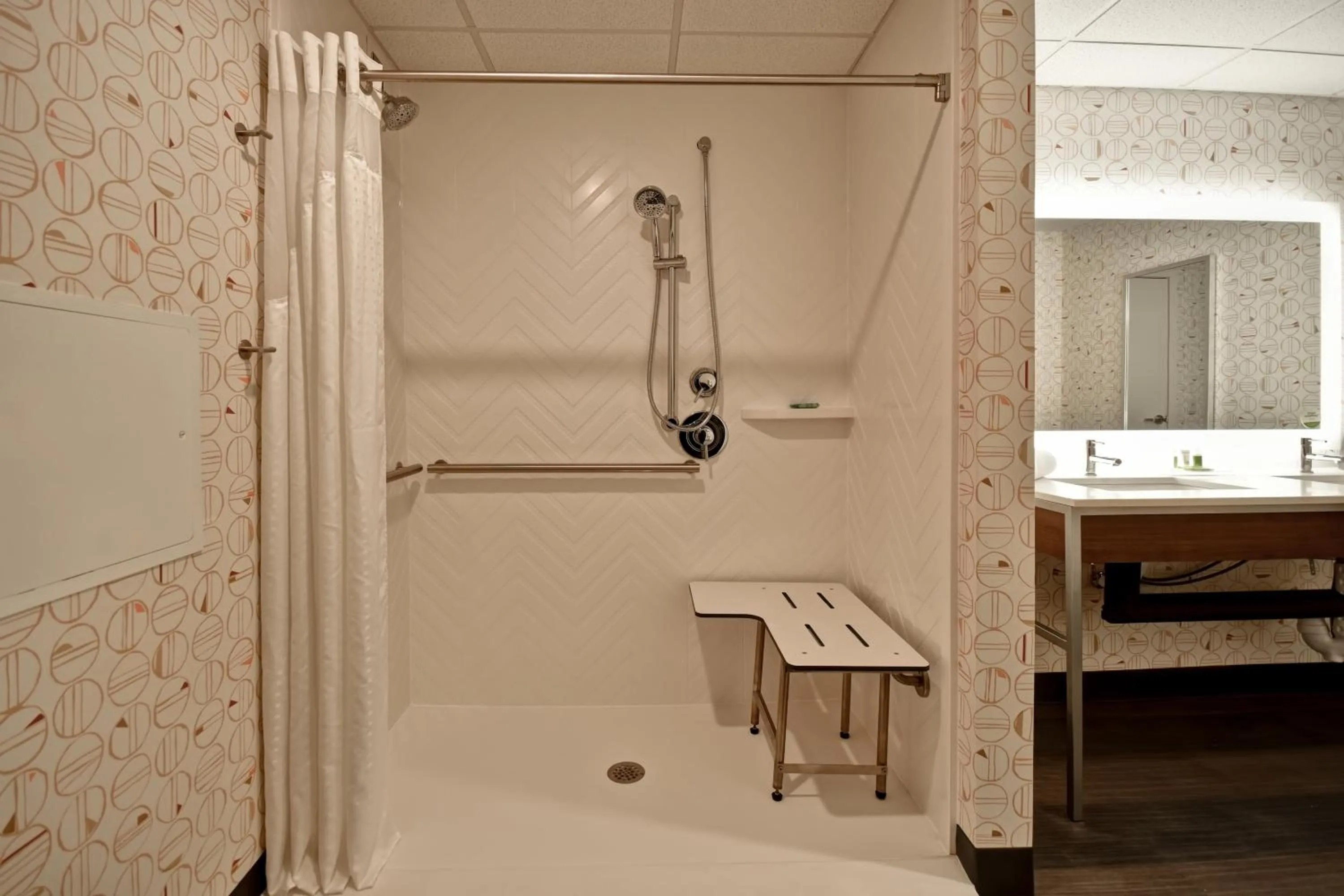 Suite - Mobility Access Roll in Shower/Non-Smoking in Holiday Inn Lancaster by IHG