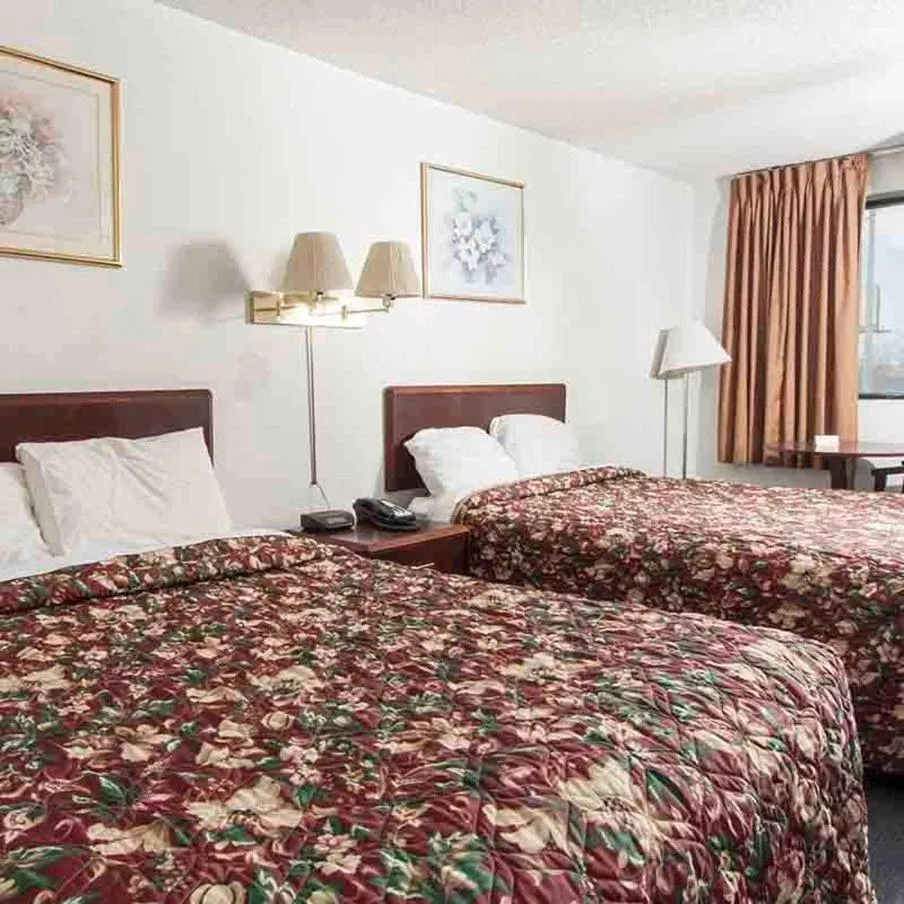 Double Room with Two Double Beds - Non-Smoking in Oak Grove Inn