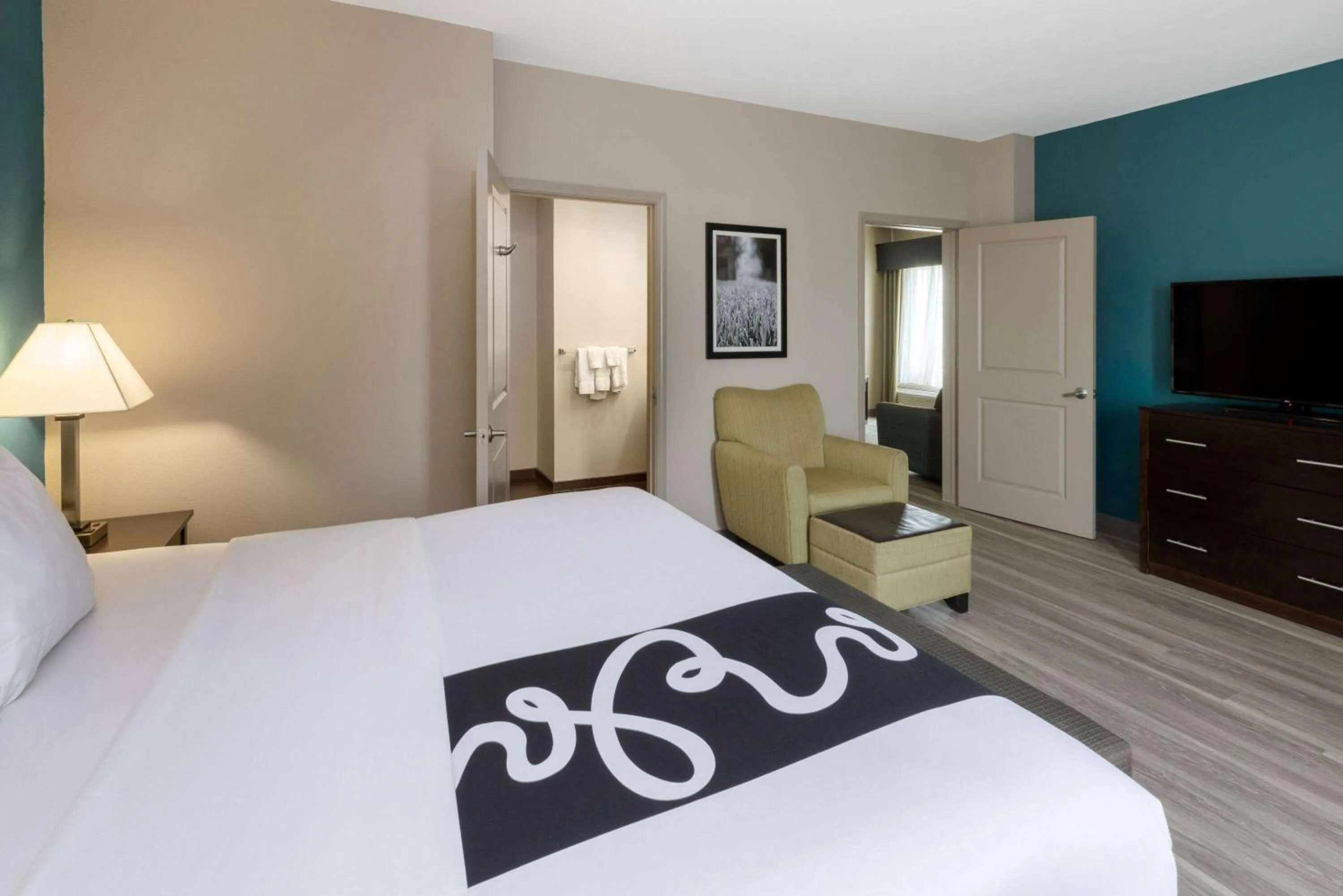 One-Bedroom King Suite - Non-Smoking in La Quinta Inn & Suites by Wyndham Durant