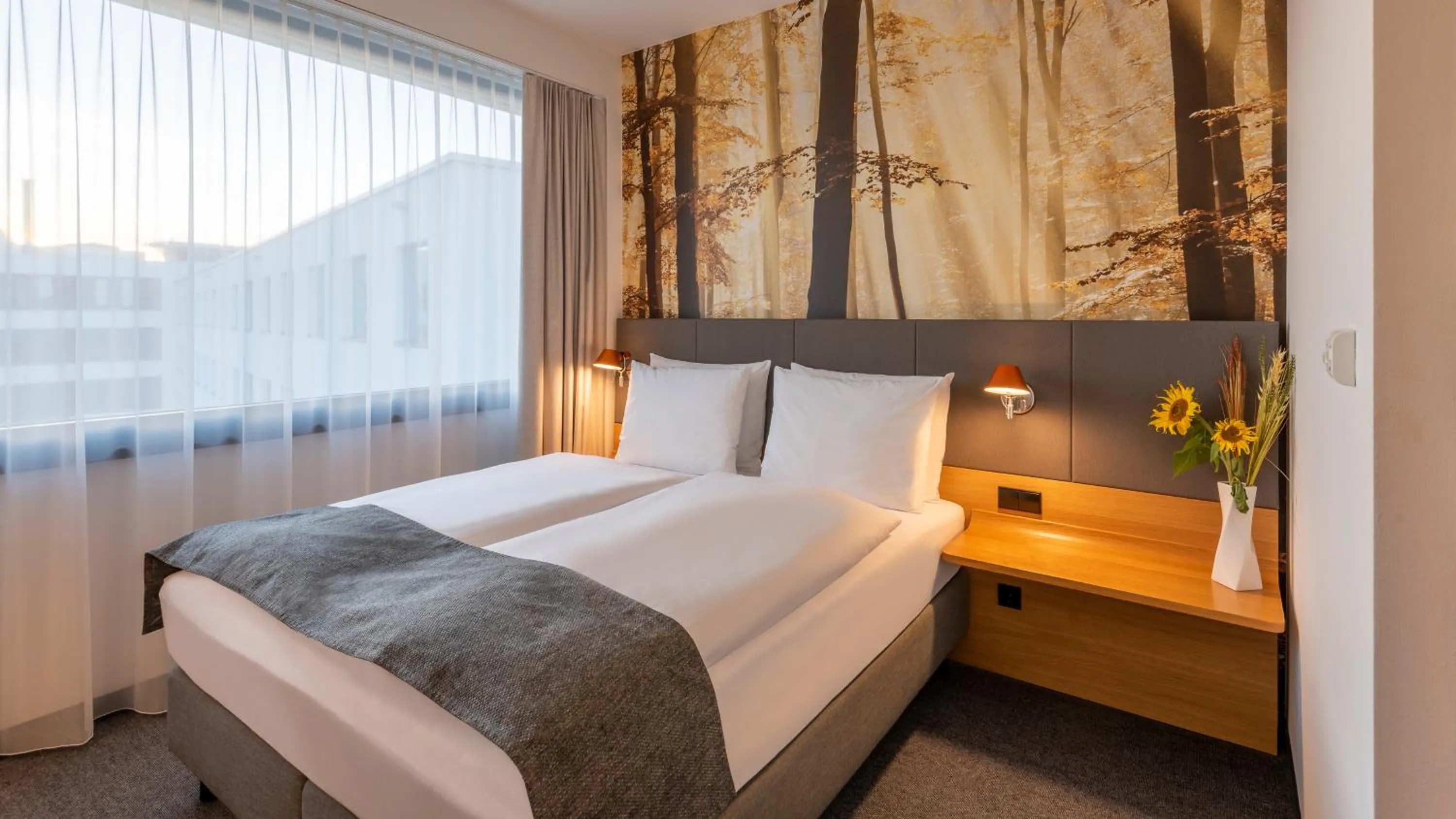 Standard Queen Room in Holiday Inn Munich - Leuchtenbergring by IHG