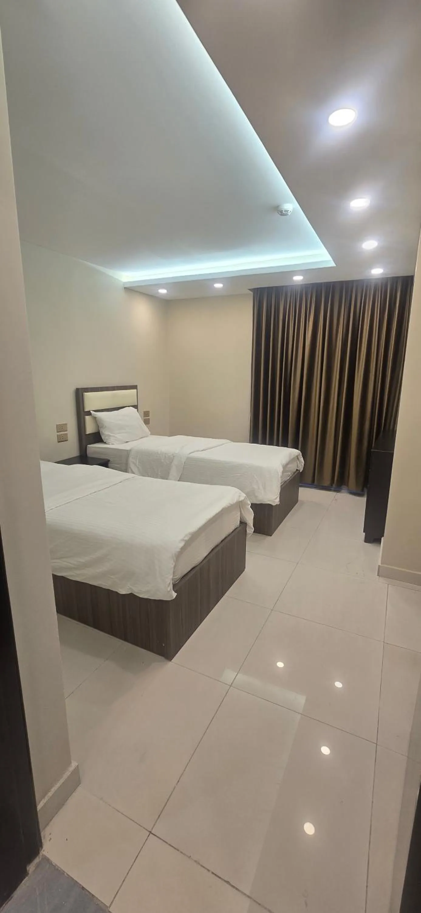 Budget Triple Room in Seven Days Hotel