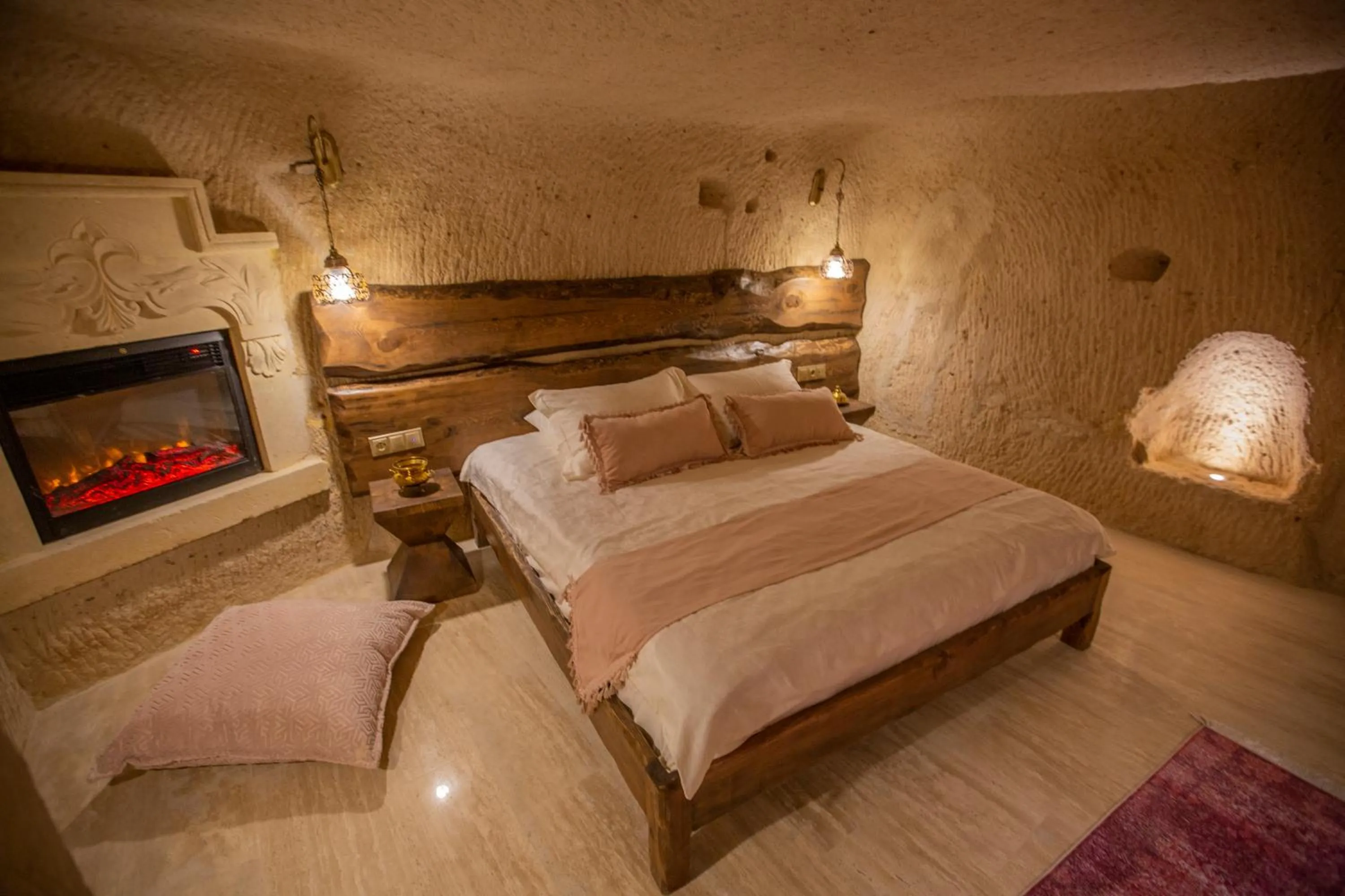 Deluxe King Room - single occupancy in Mak's Cave House