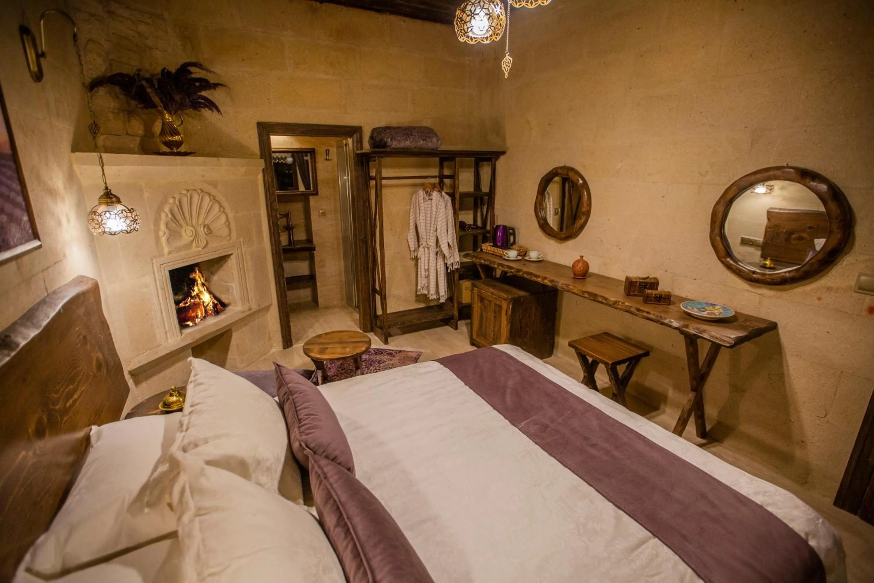 Deluxe Queen Room - single occupancy in Mak's Cave House