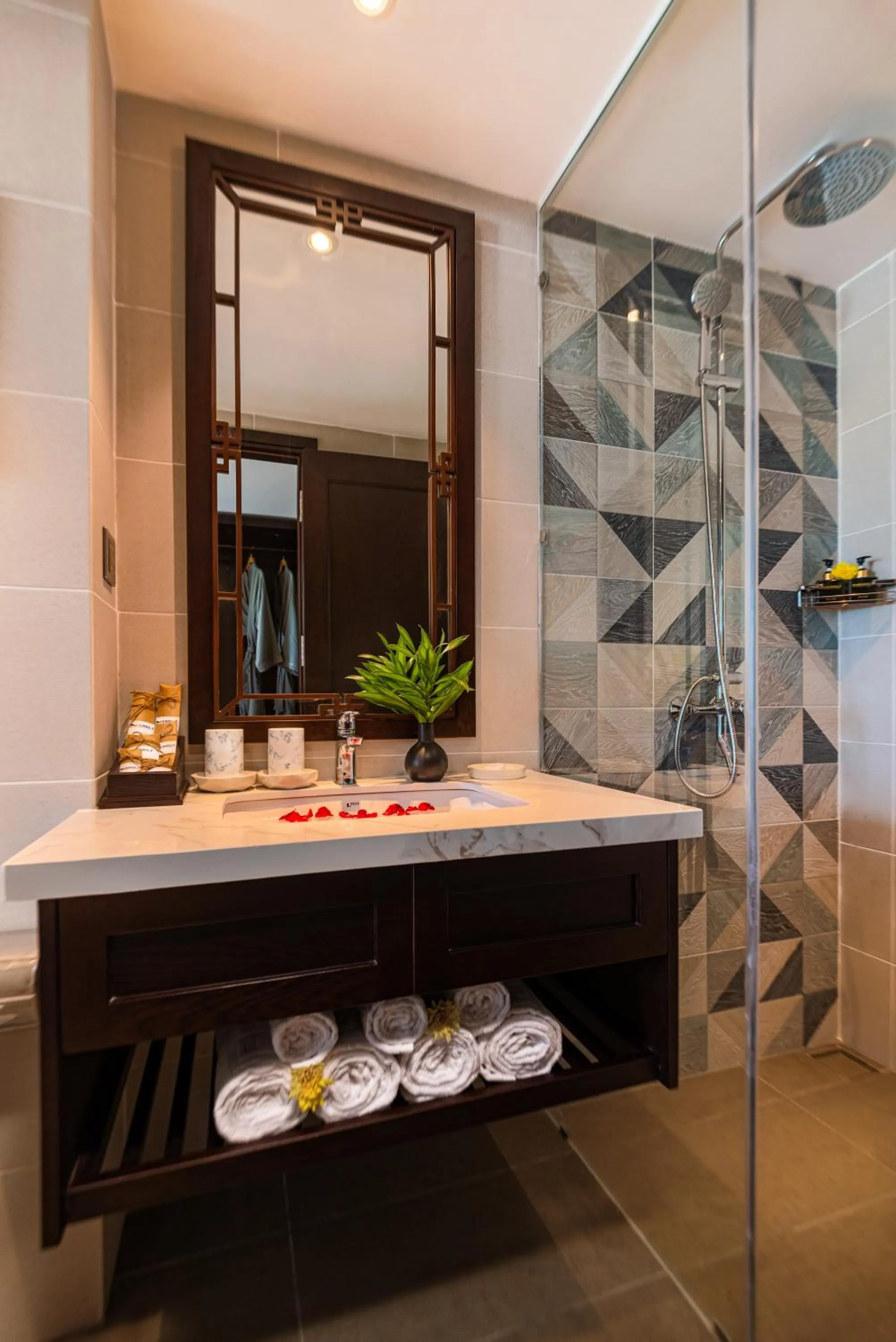 Superior Double or Twin Room in Hoi An Merrily De Art Hotel