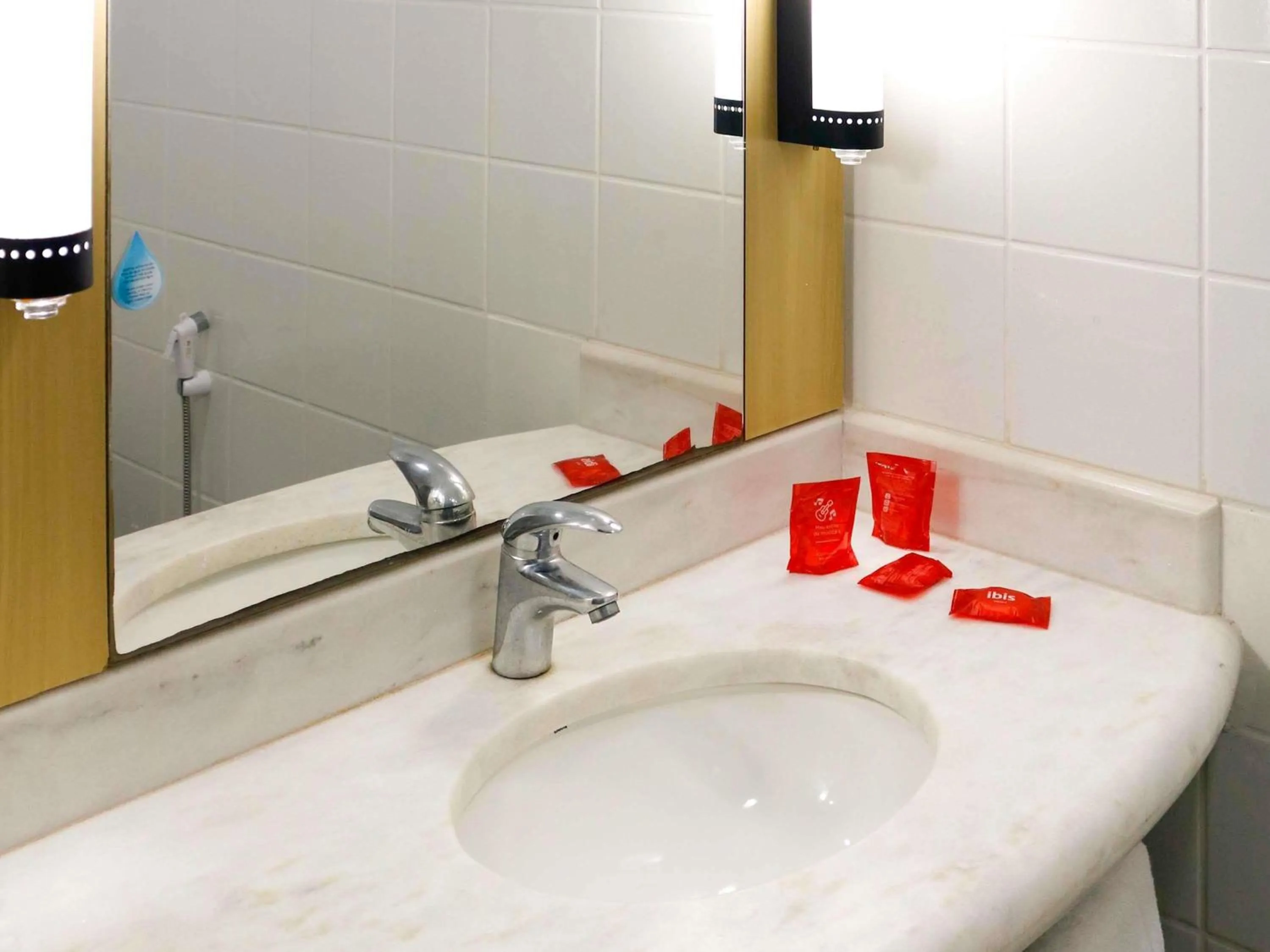 Twin Room with City View in ibis Santos Gonzaga Praia