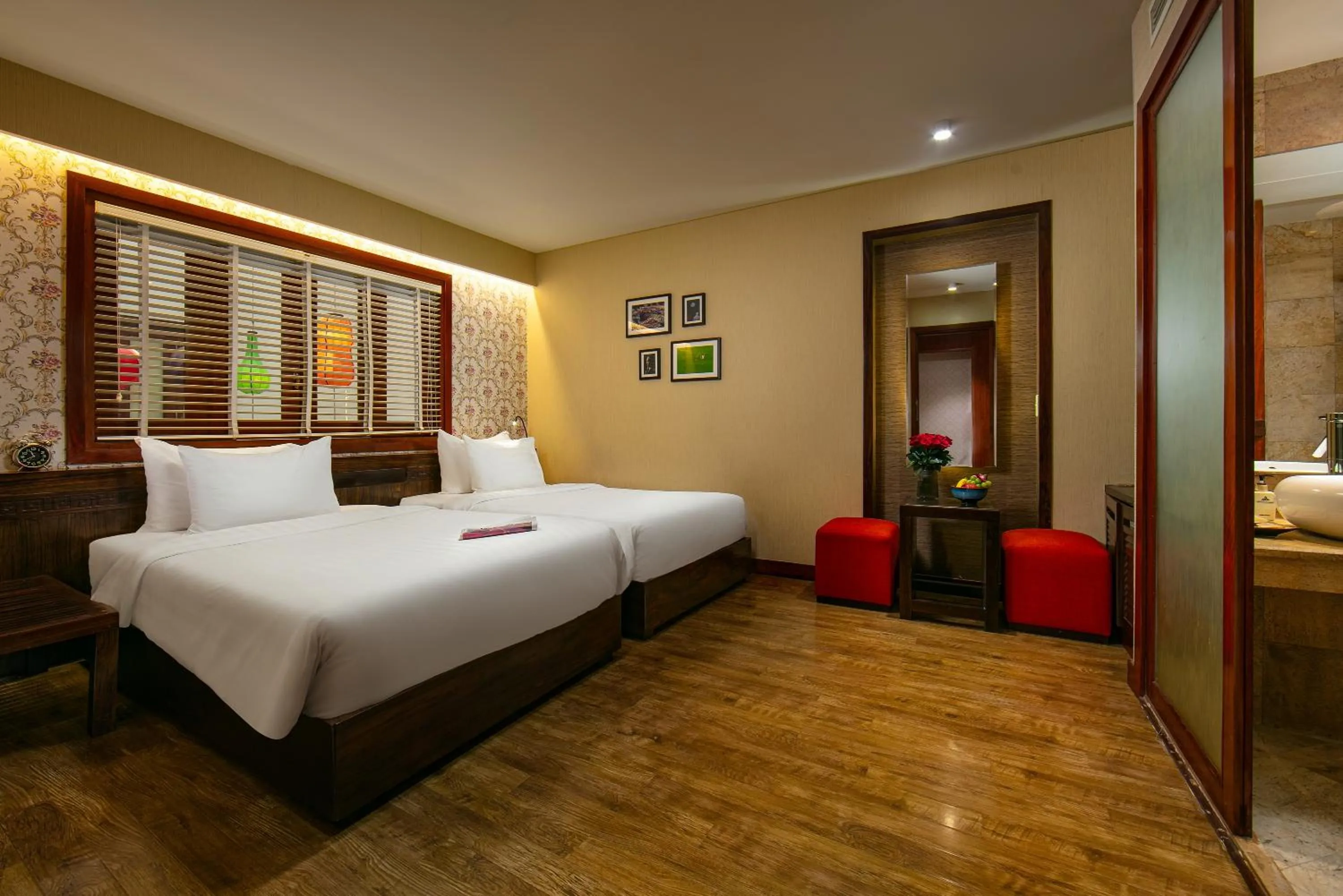 Deluxe Twin Room in Oriental Suites Hotel & Spa
