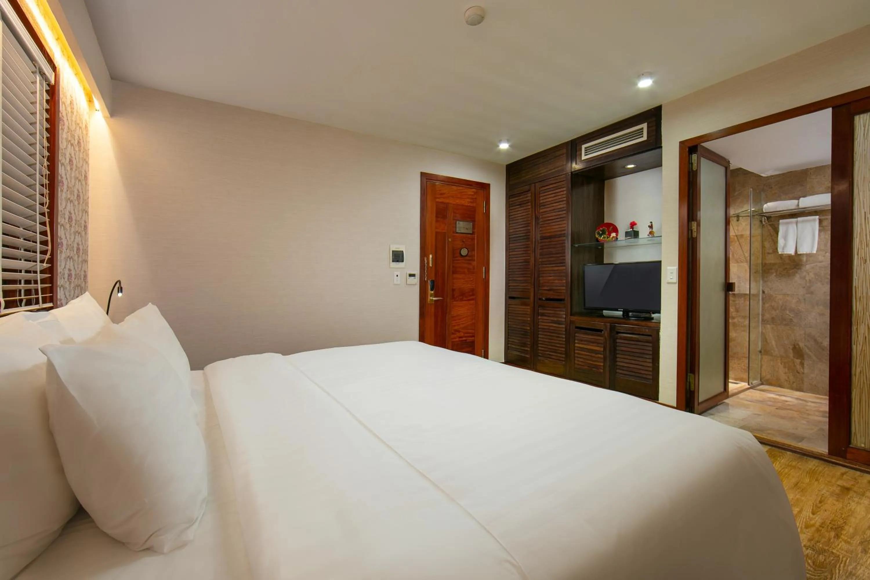 Deluxe Double Room in Oriental Suites Hotel & Spa