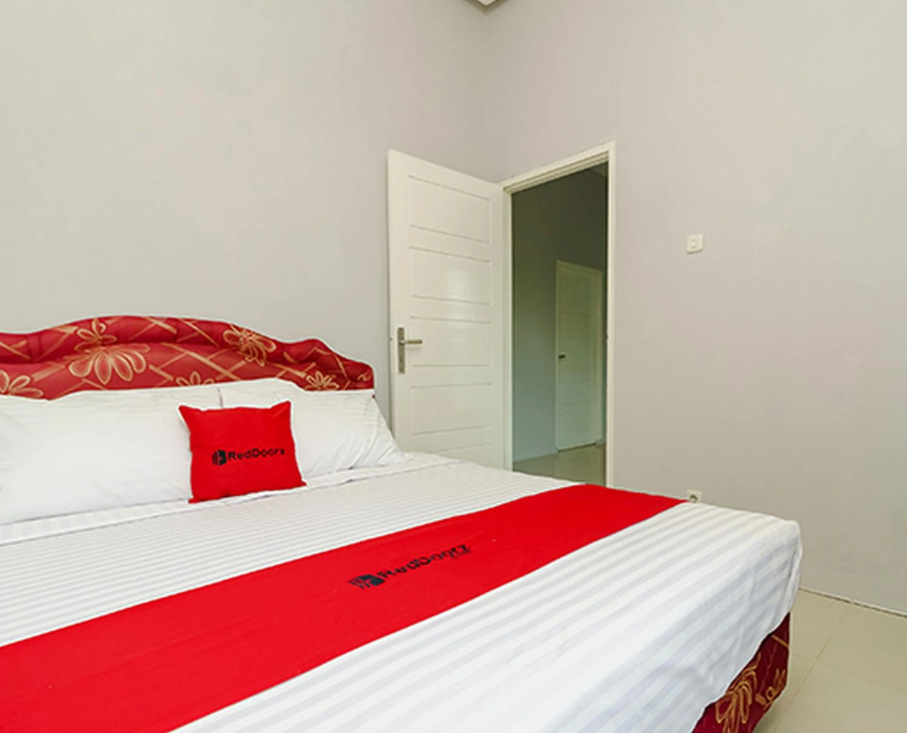 Double Room in RedDoorz @ Jalan Demang Lebar Raya Palembang