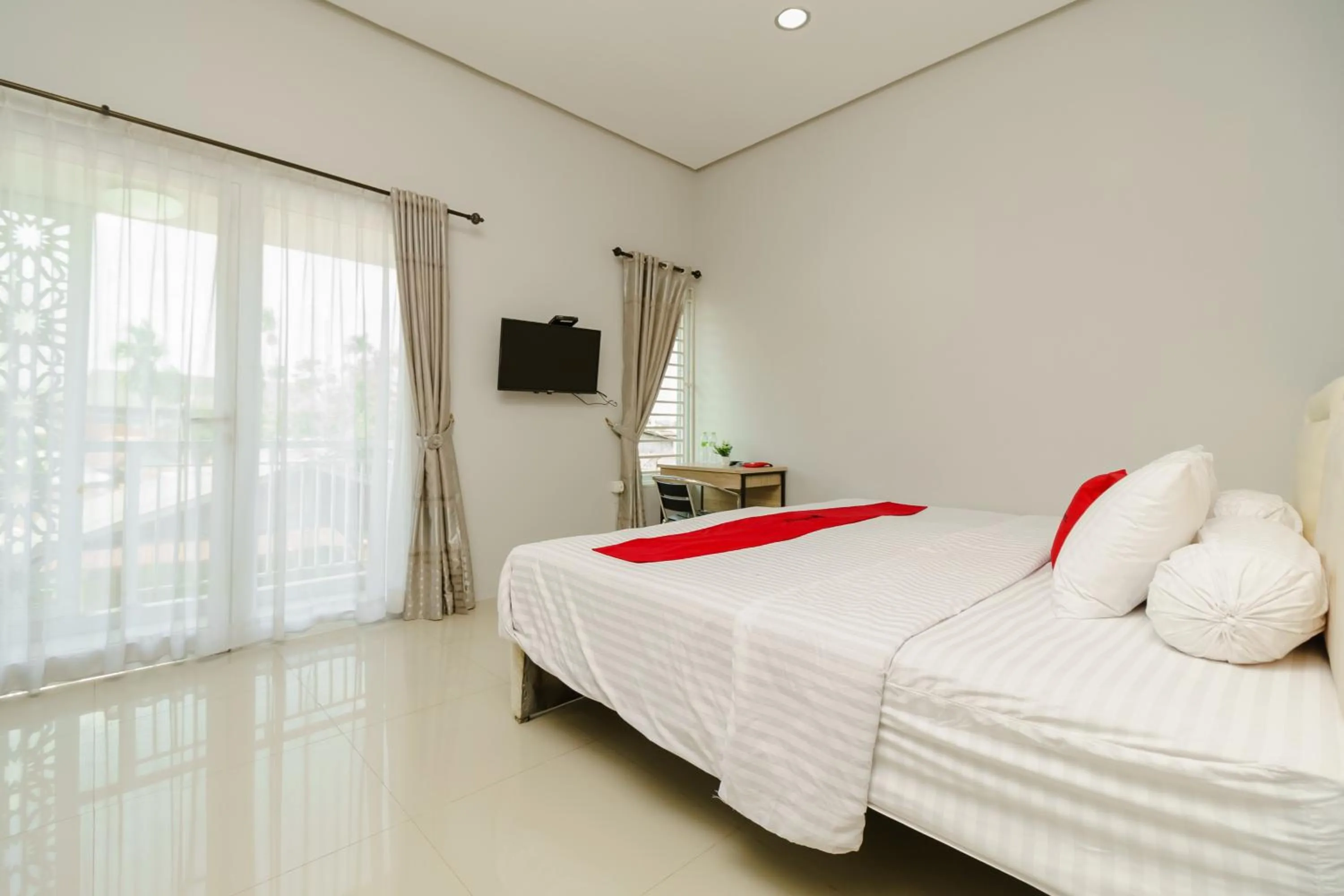 Suite in RedDoorz @ Jalan Demang Lebar Raya Palembang