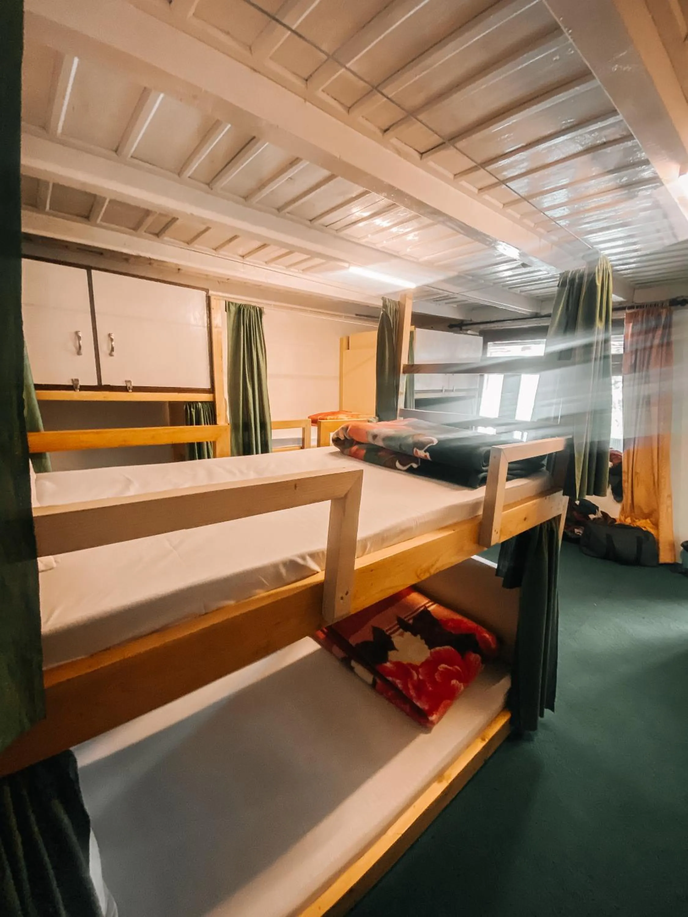 Bed in 8-Bed Mixed Dormitory Room in Jungle by sturmfrei Manali