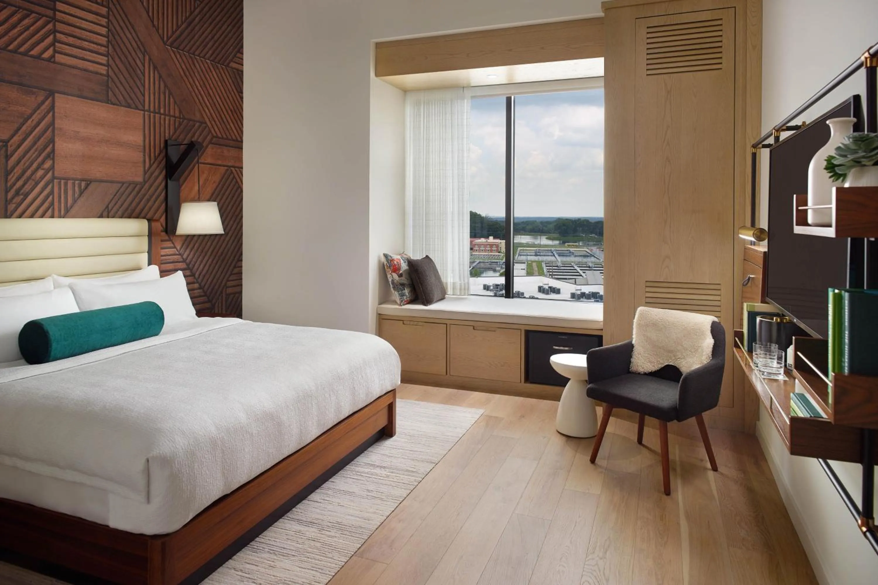 High Floor Deluxe King Guest Room in Bellyard, West Midtown Atlanta, a Tribute Portfolio Hotel