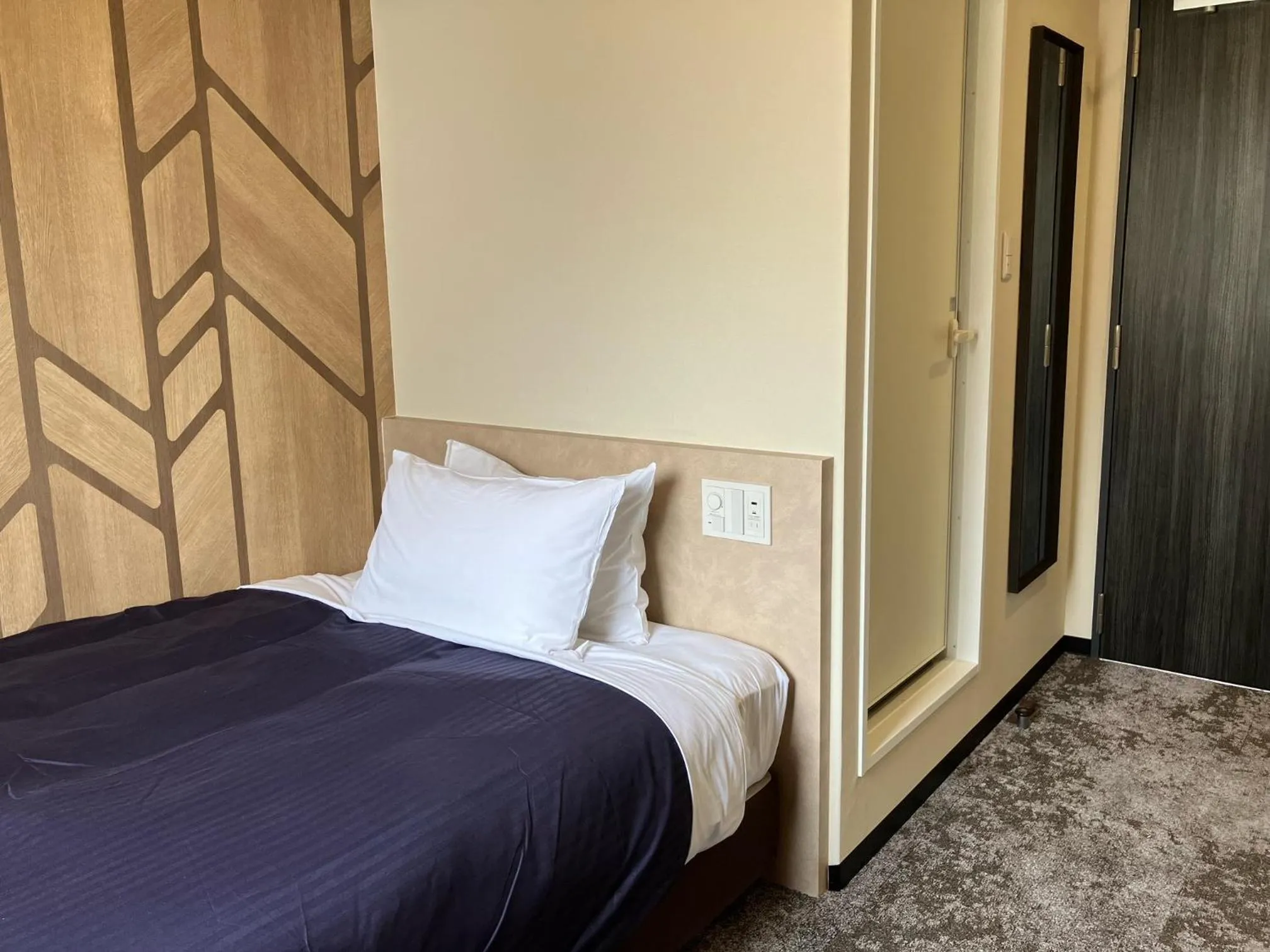 Double Room with Small Double Bed - single occupancy - Non-Smoking in Hotel Livemax BUDGET Umeda