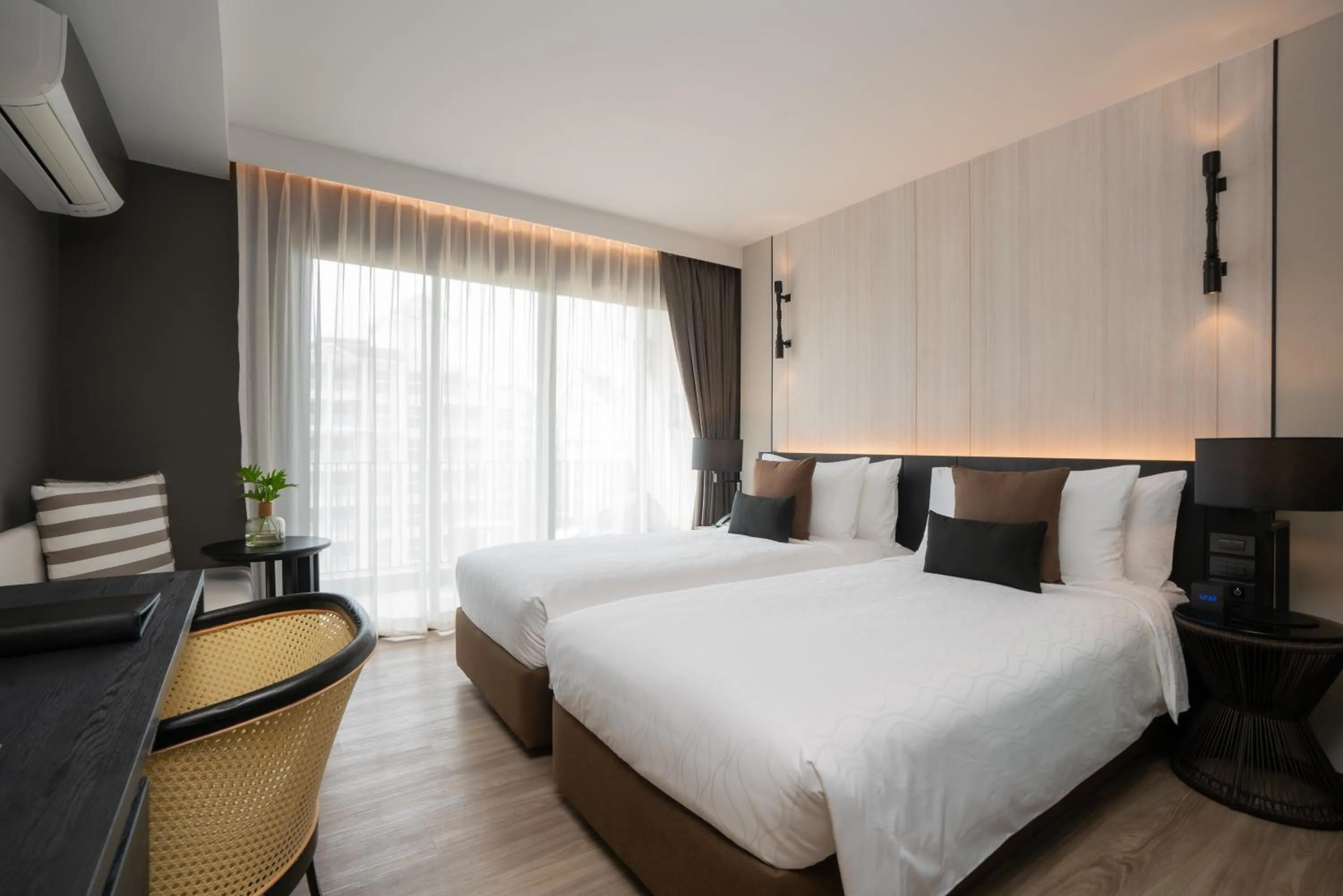 Deluxe Twin Room in Bayphere Hotel Pattaya JC