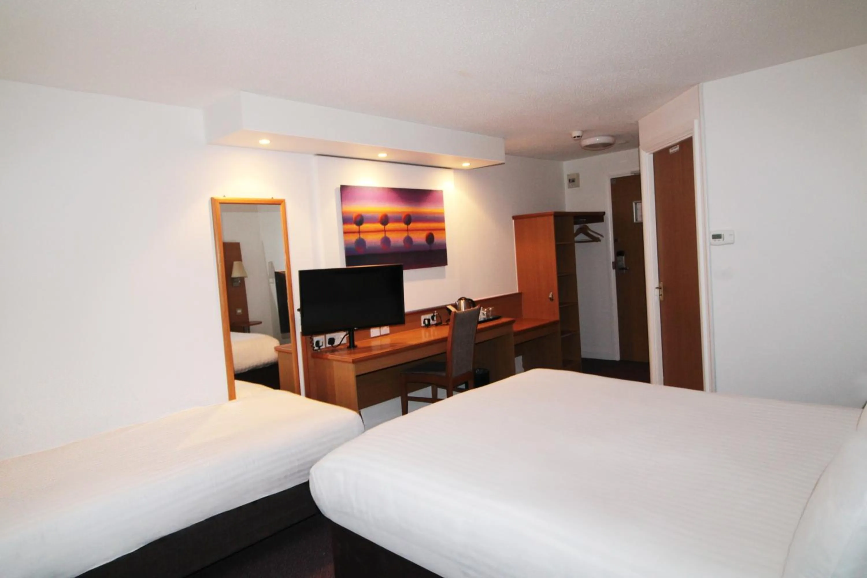 Deluxe Twin Room in Orchid Epsom; Sure Hotel Collection by Best Western