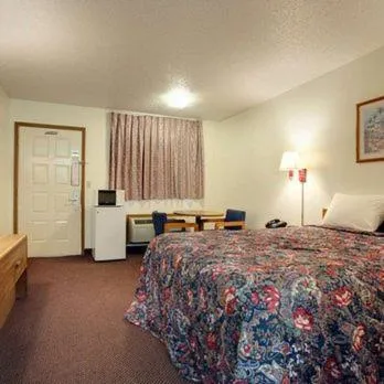 Queen - Non-Smoking in Country Side Inn