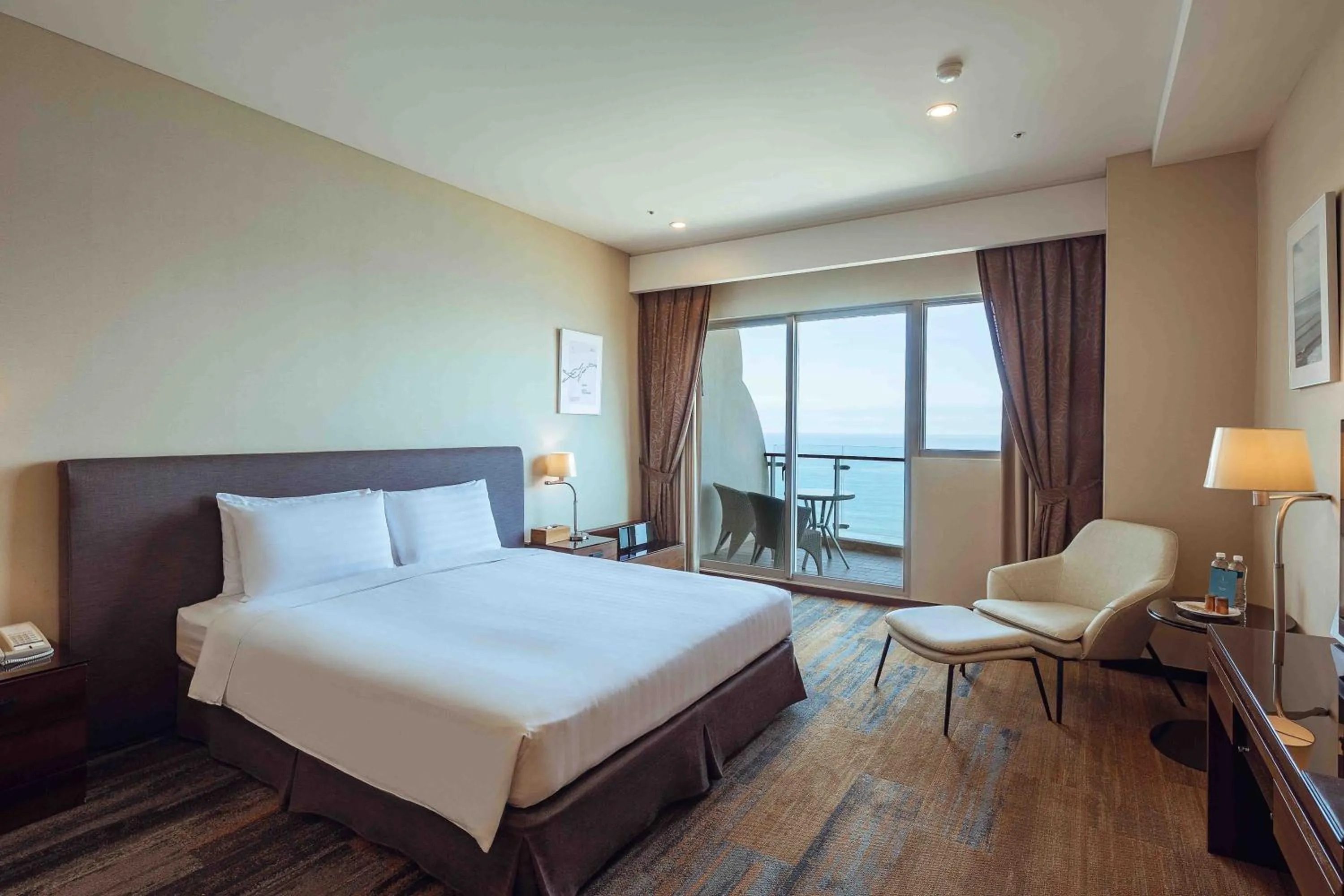 Deluxe Double Room with Balcony and Sea View in H Resort