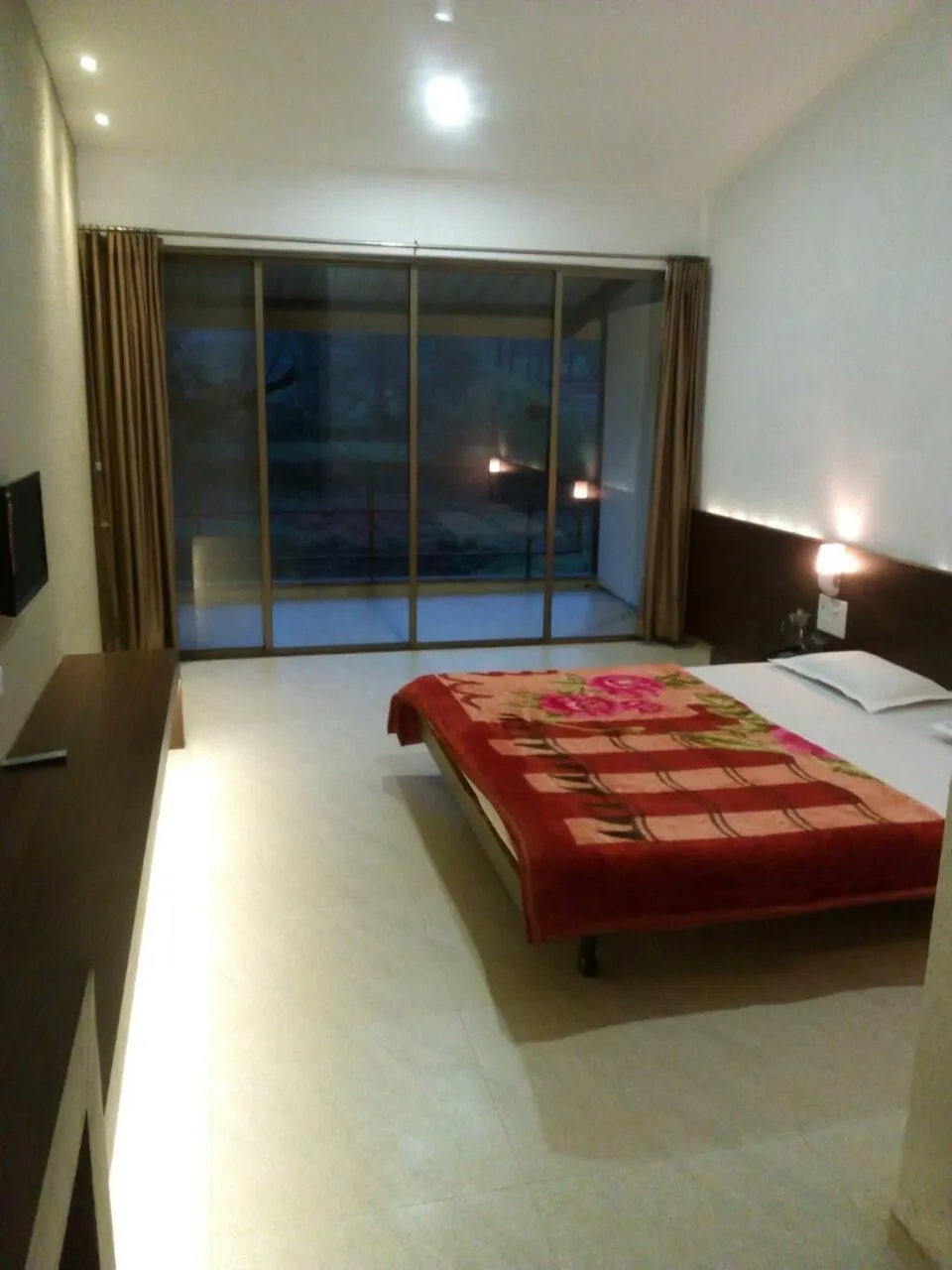 Deluxe Double Room with Balcony in Forest Inn