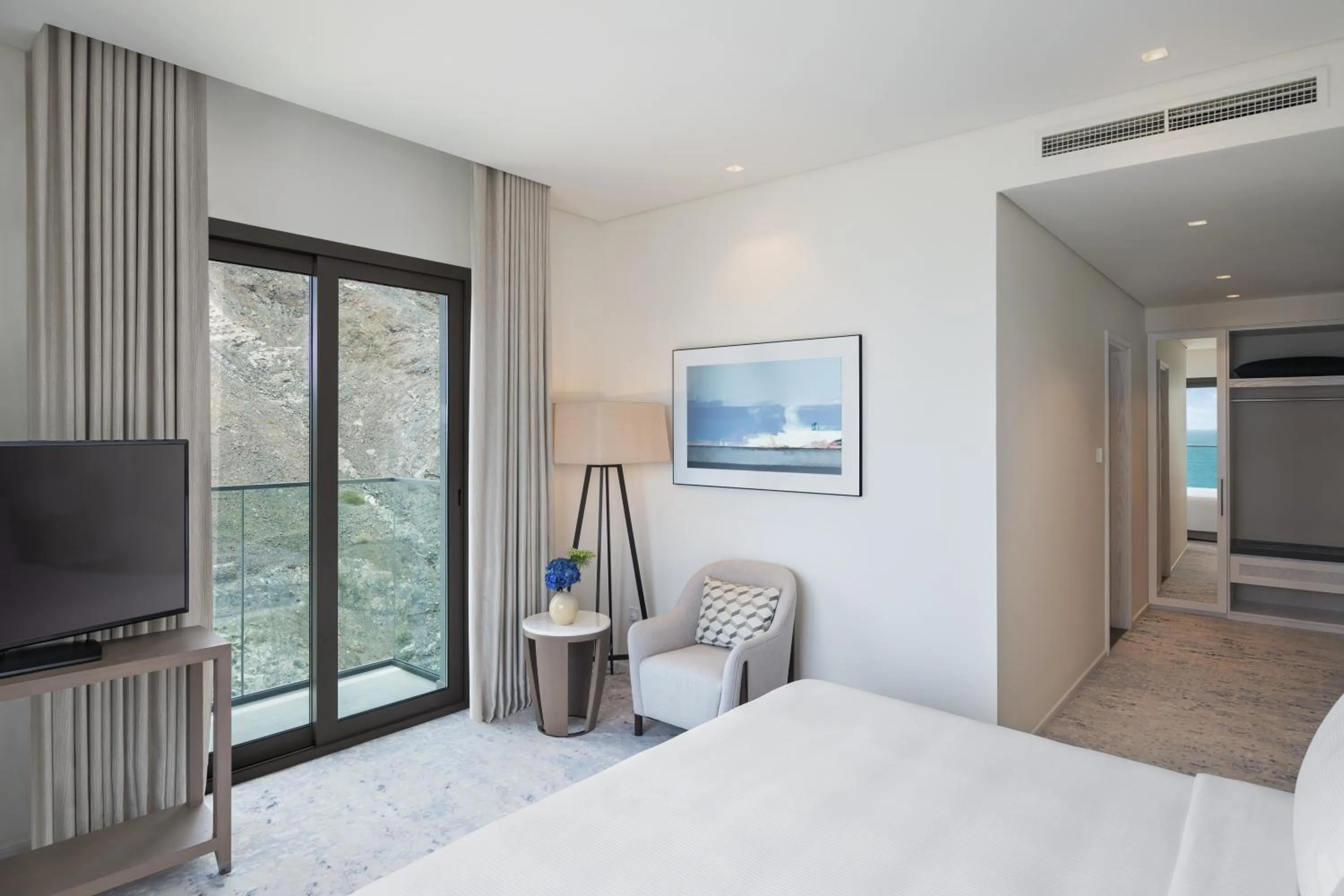 Executive Suite Mountain View in Address Beach Resort Fujairah