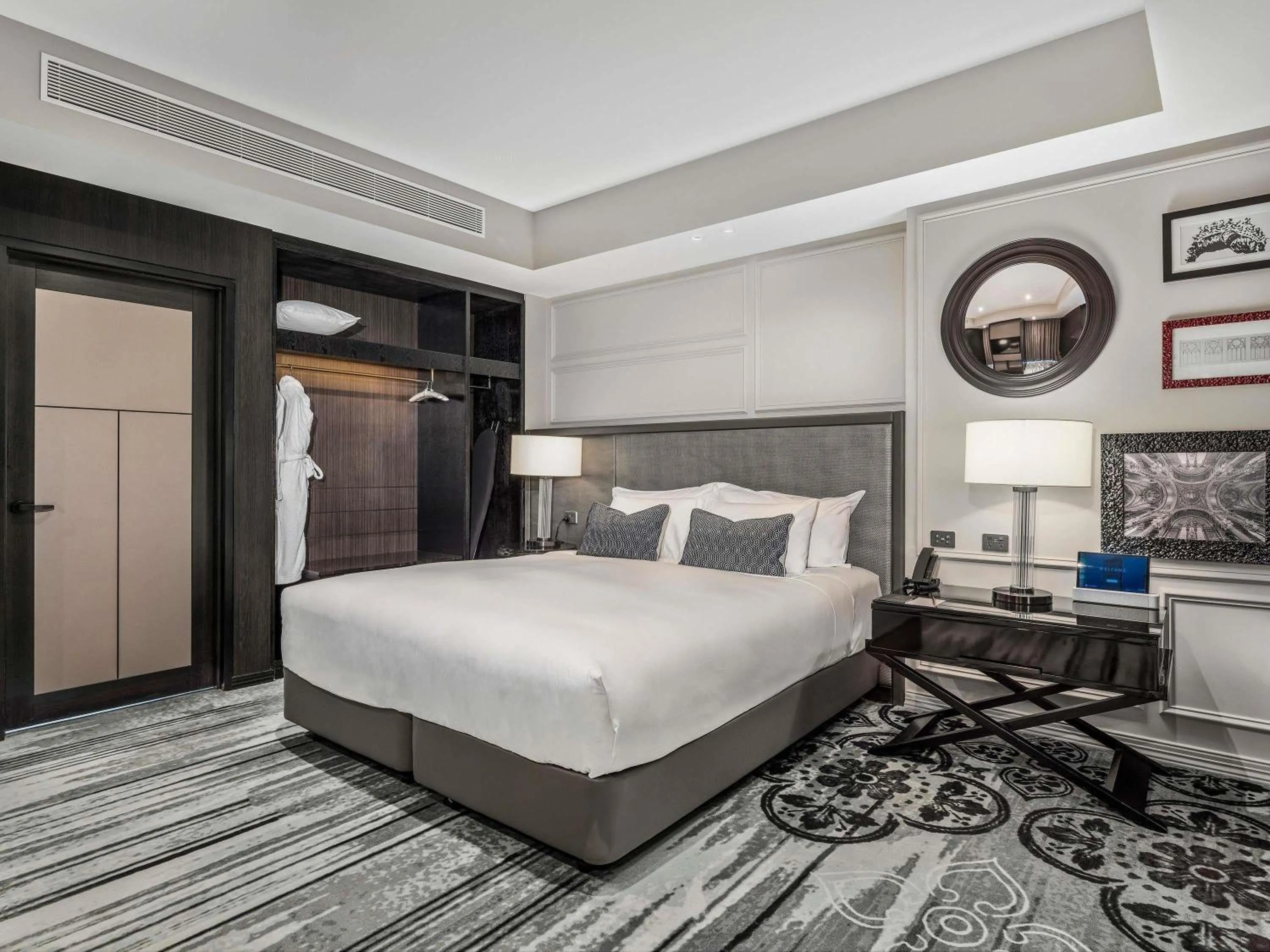 Junior King Suite with Living Room and Club Access in Sofitel Adelaide