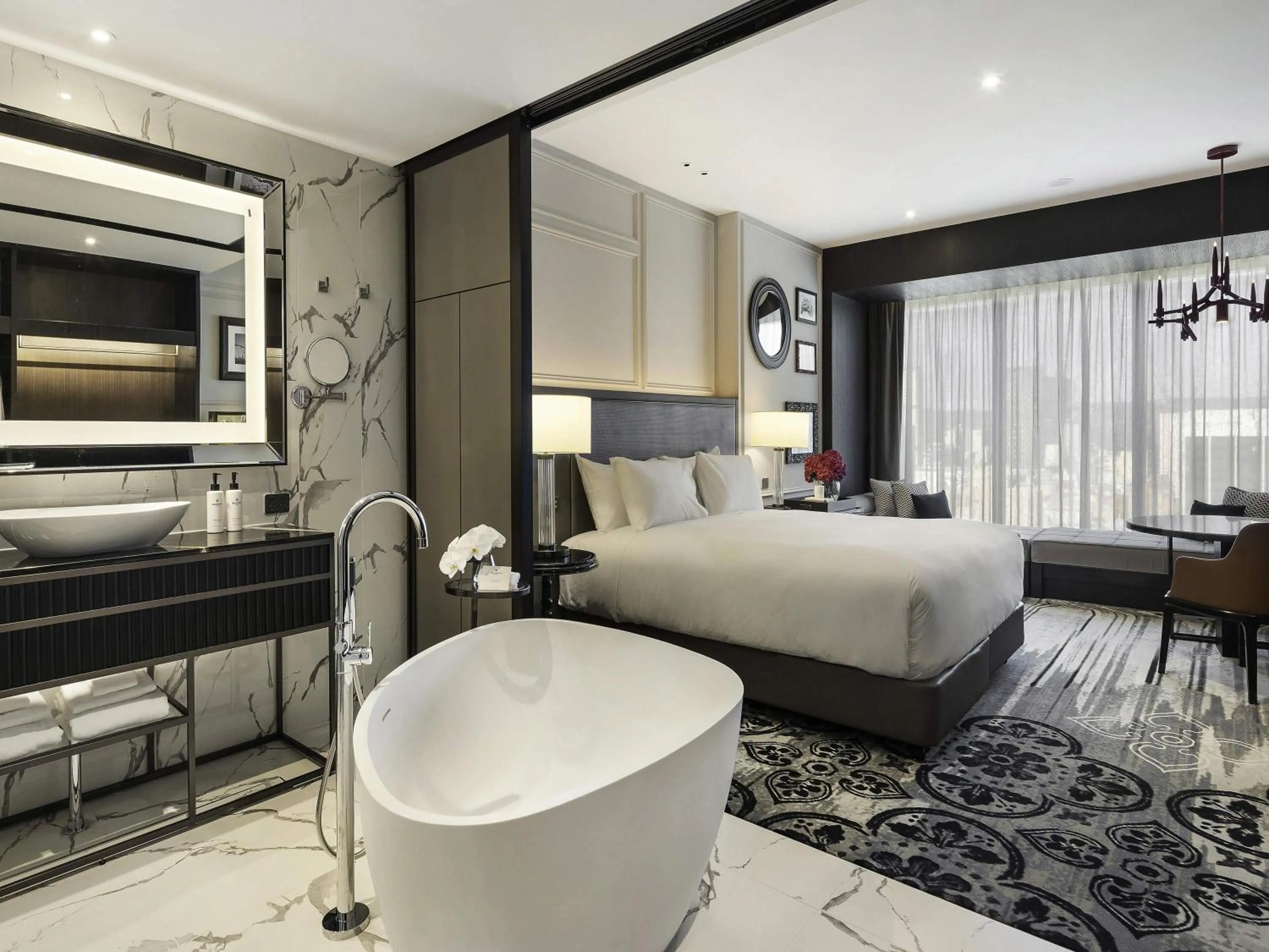 Luxury King Room with Club Access and City or Hills View in Sofitel Adelaide