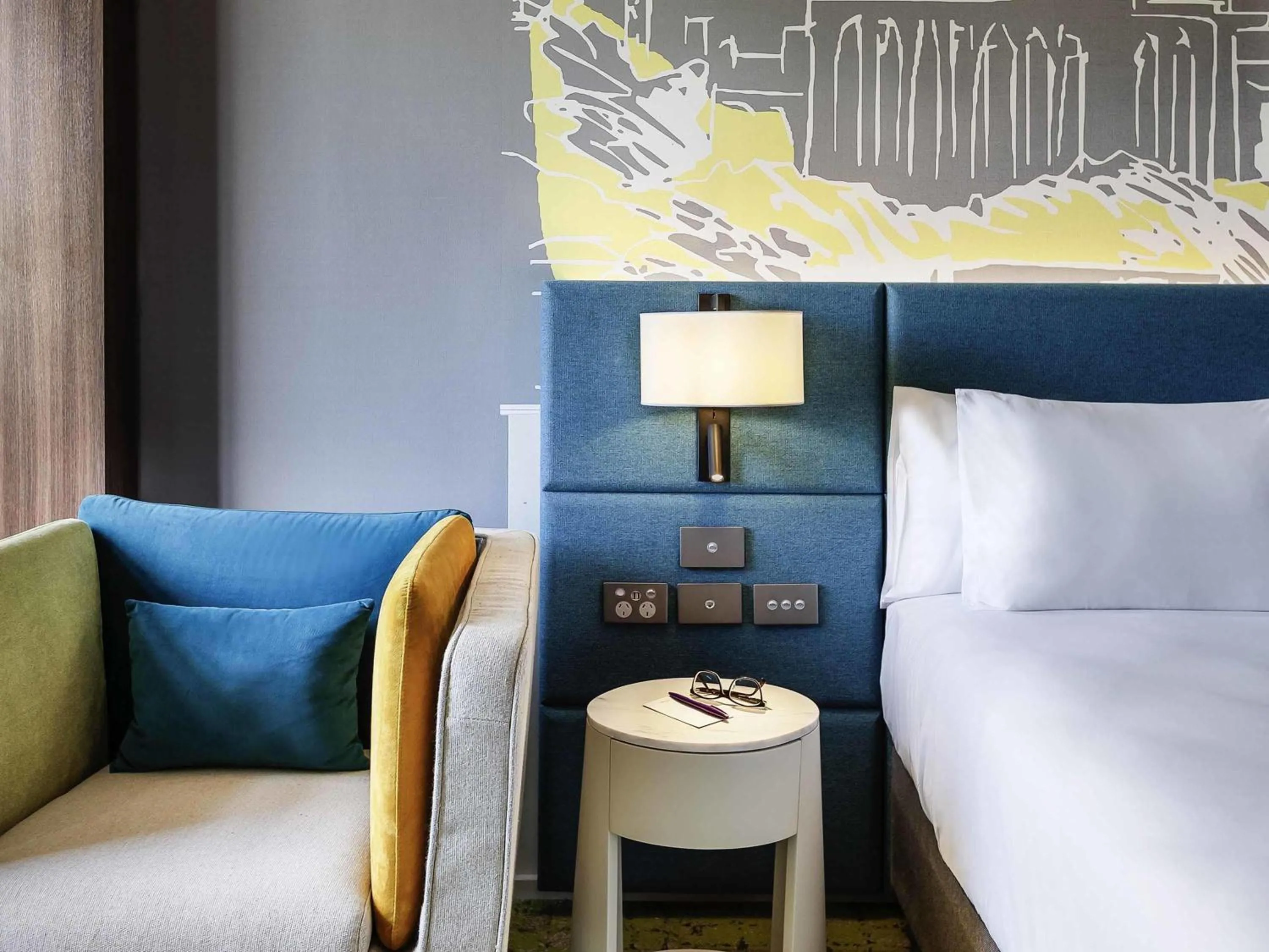 Superior King Room in Mercure Auckland Queen Street