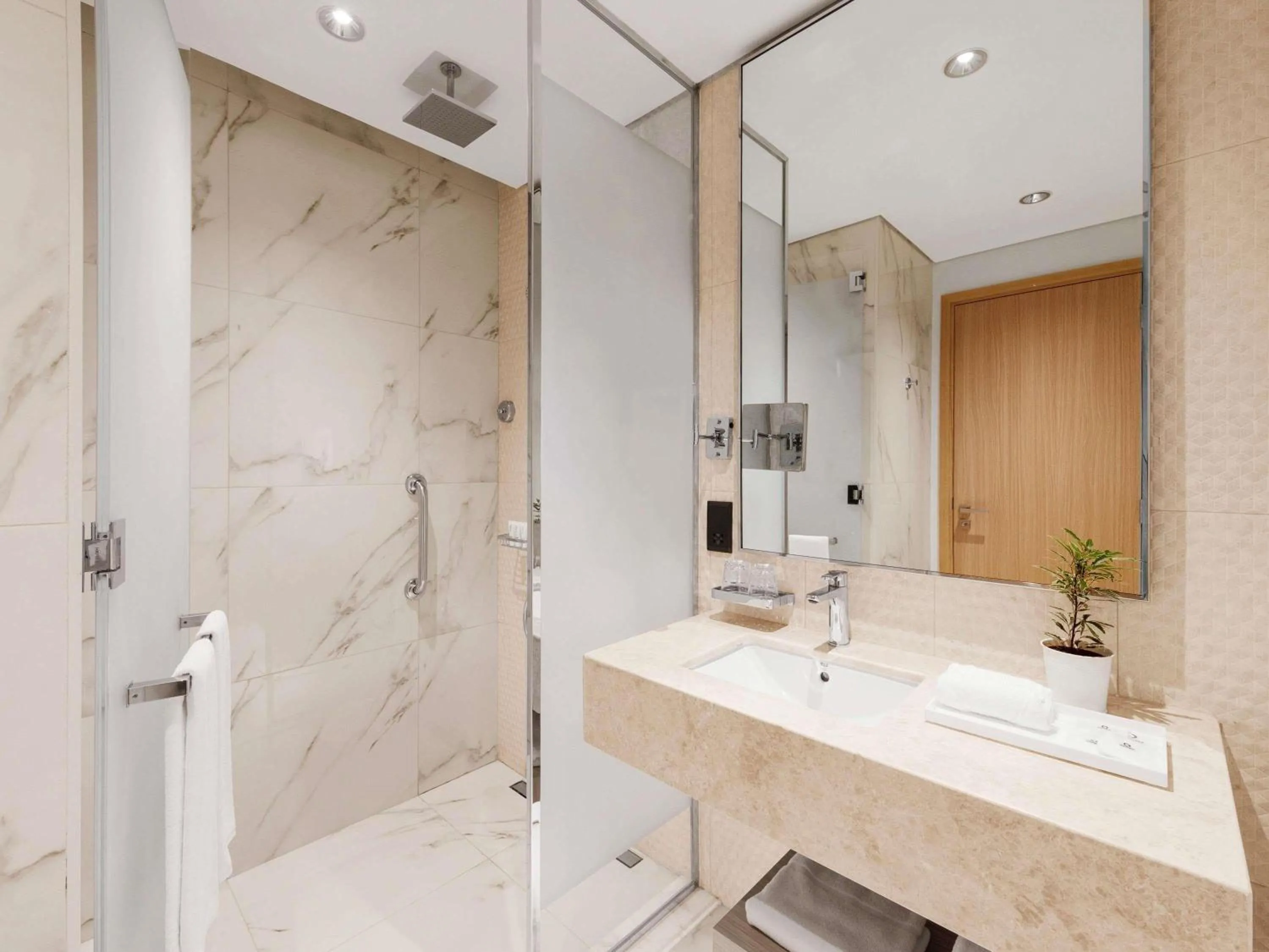 Studio Twin with Private Beach Access in Adagio Premium The Palm