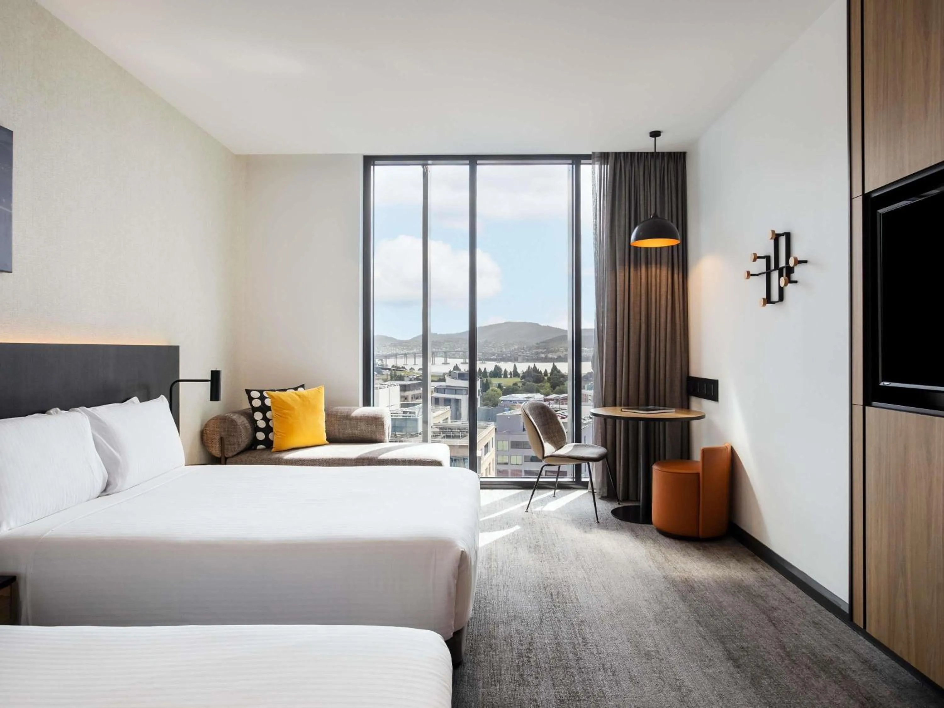 Deluxe Twin Room with Harbor View in Mövenpick Hotel Hobart