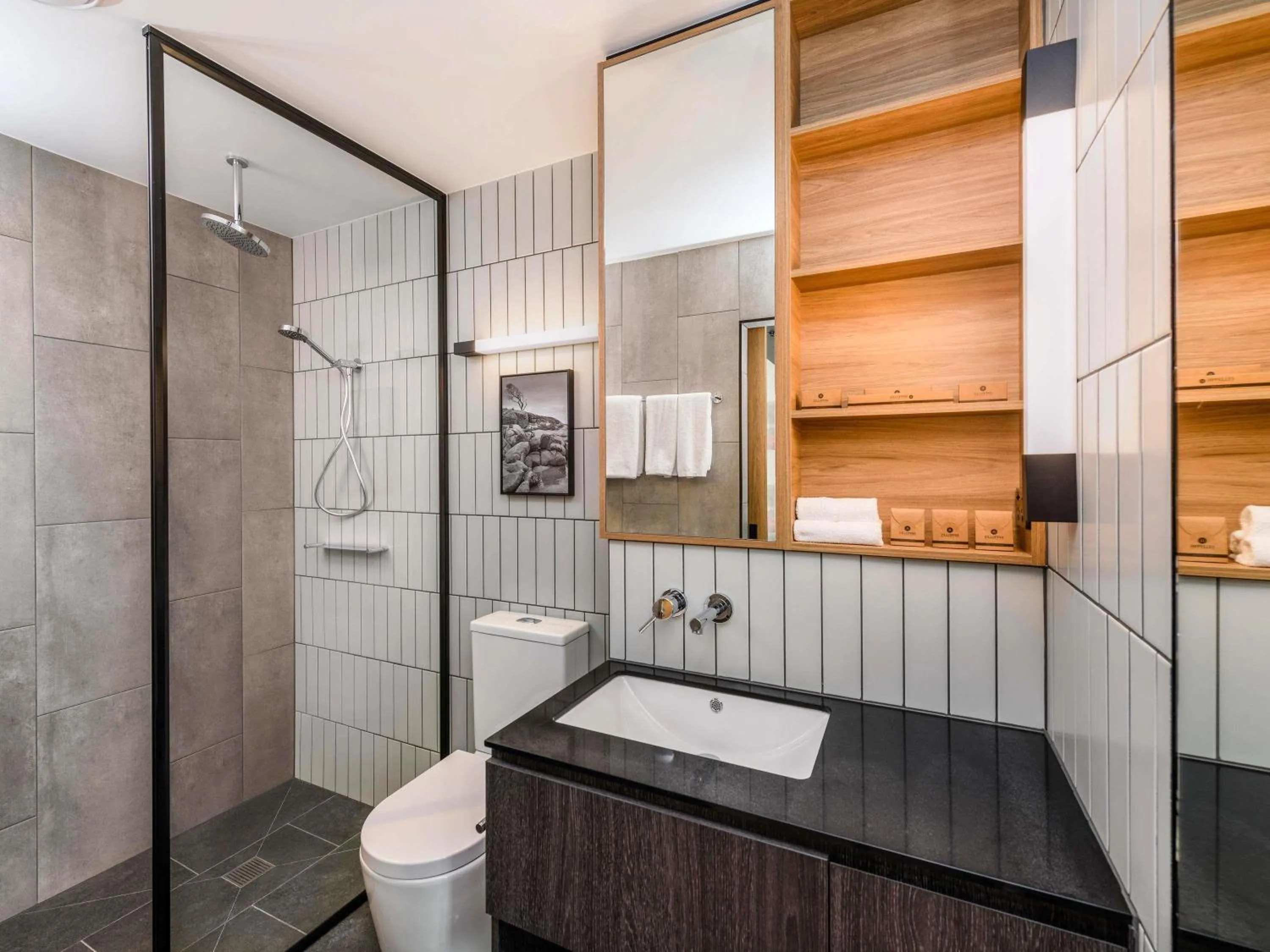 Classic Interior Room with King Bed in Mövenpick Hotel Hobart