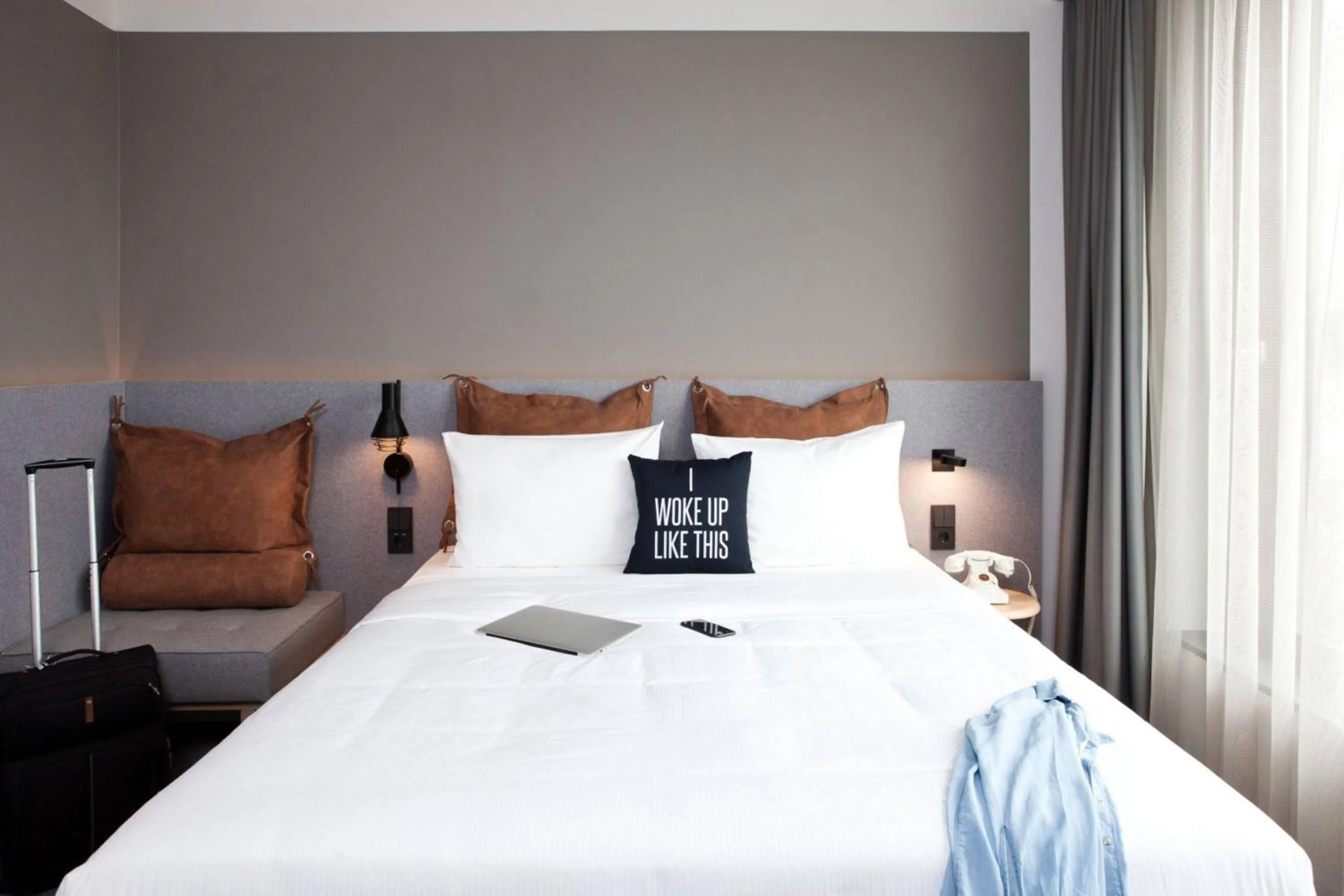 Moxy, Guest Room with 1 Queen, Inland view in Moxy Rust