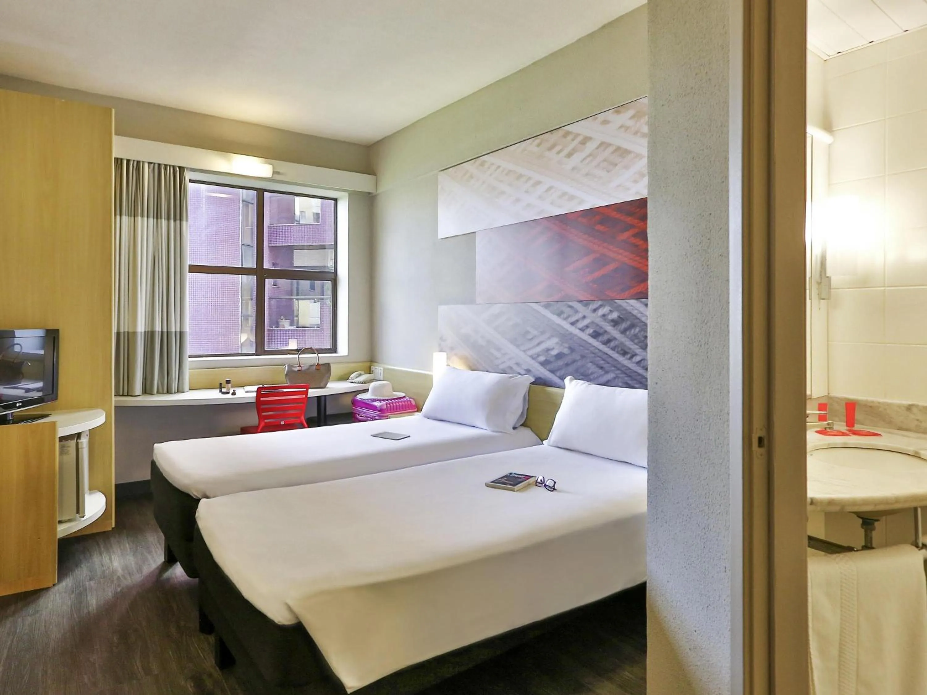 Standard Twin Room - single occupancy in Ibis Maringa