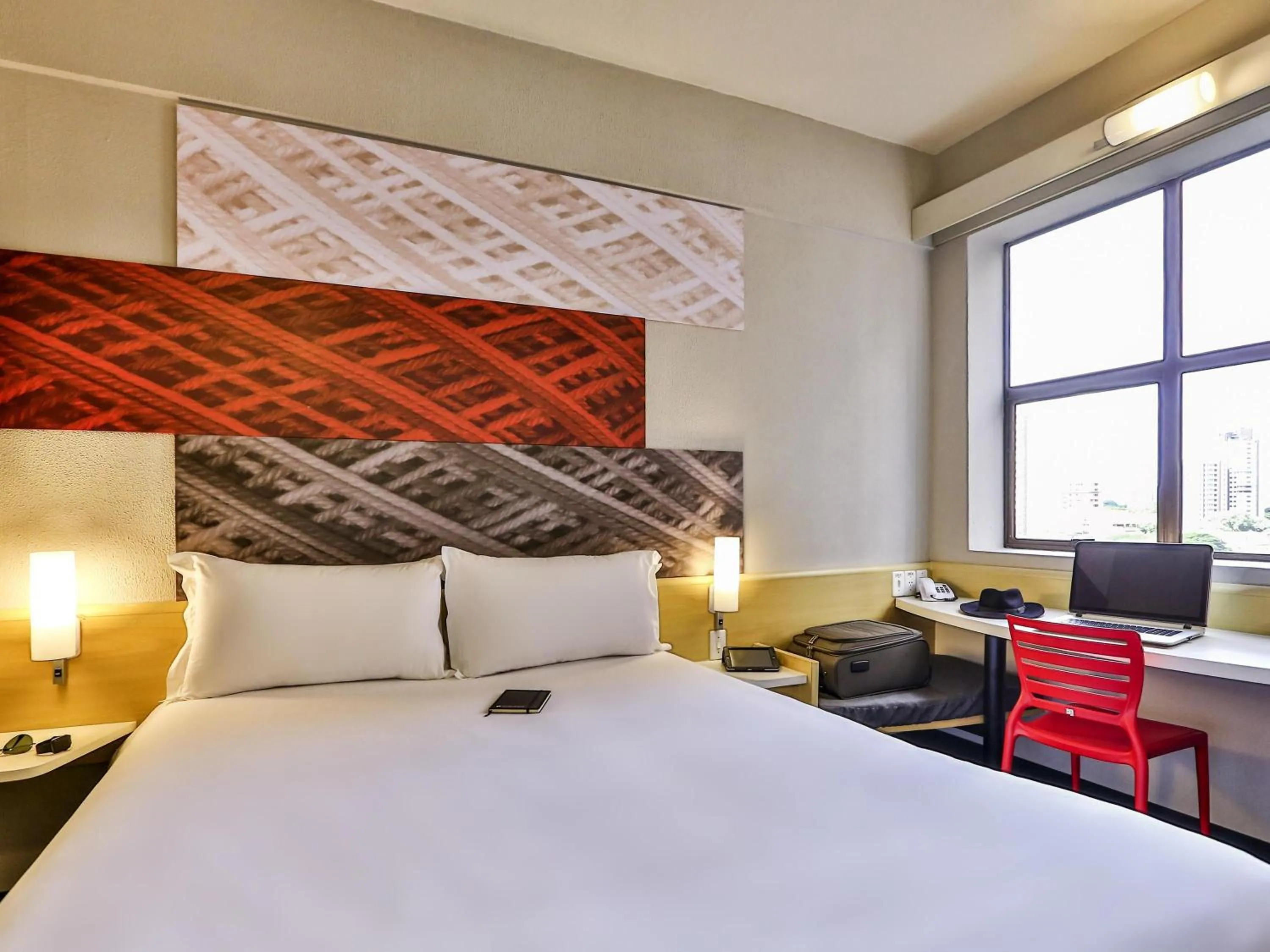 Standard Queen Room in Ibis Maringa