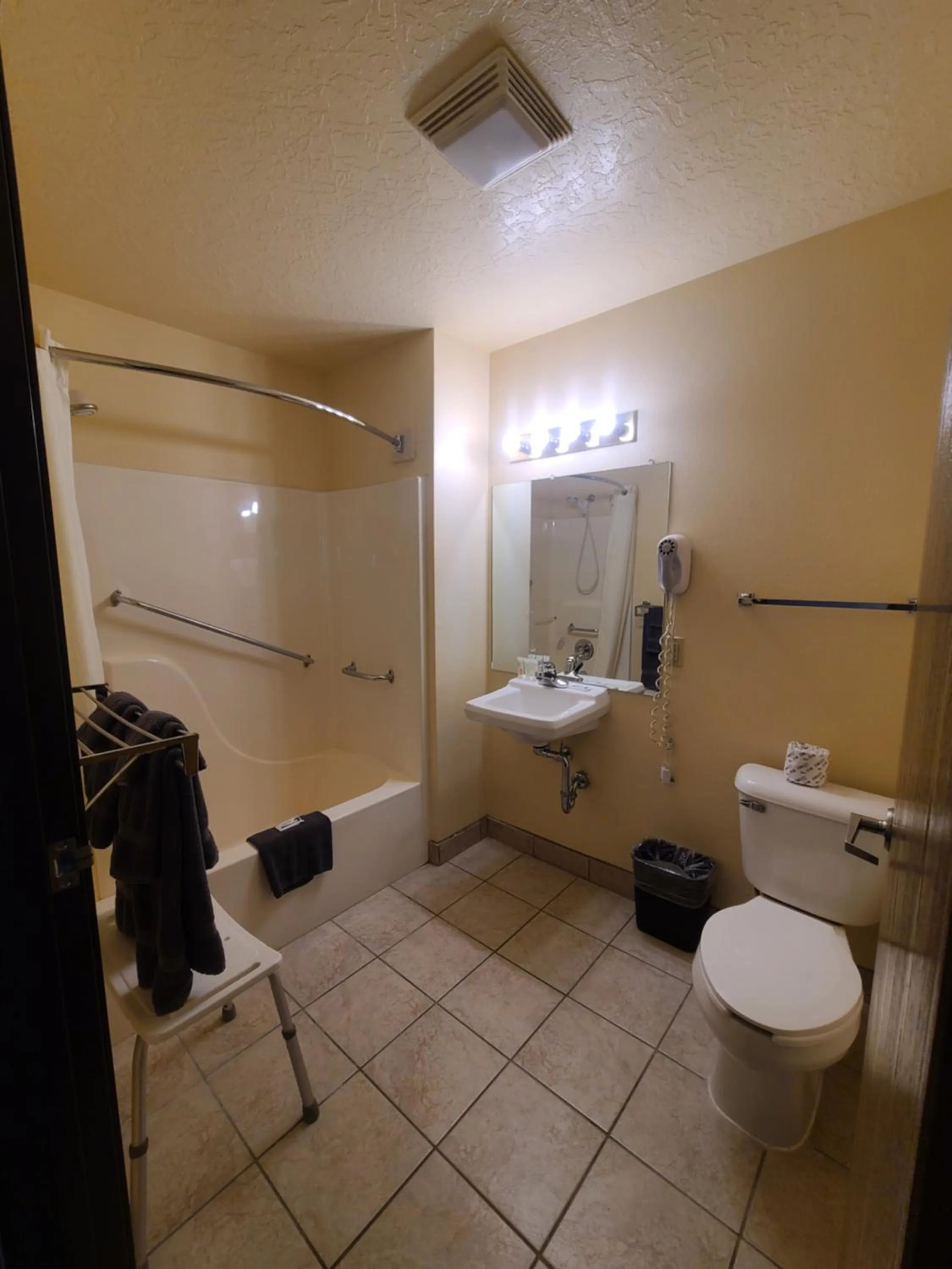 Queen Room - Disability Access in Horizon Hotel