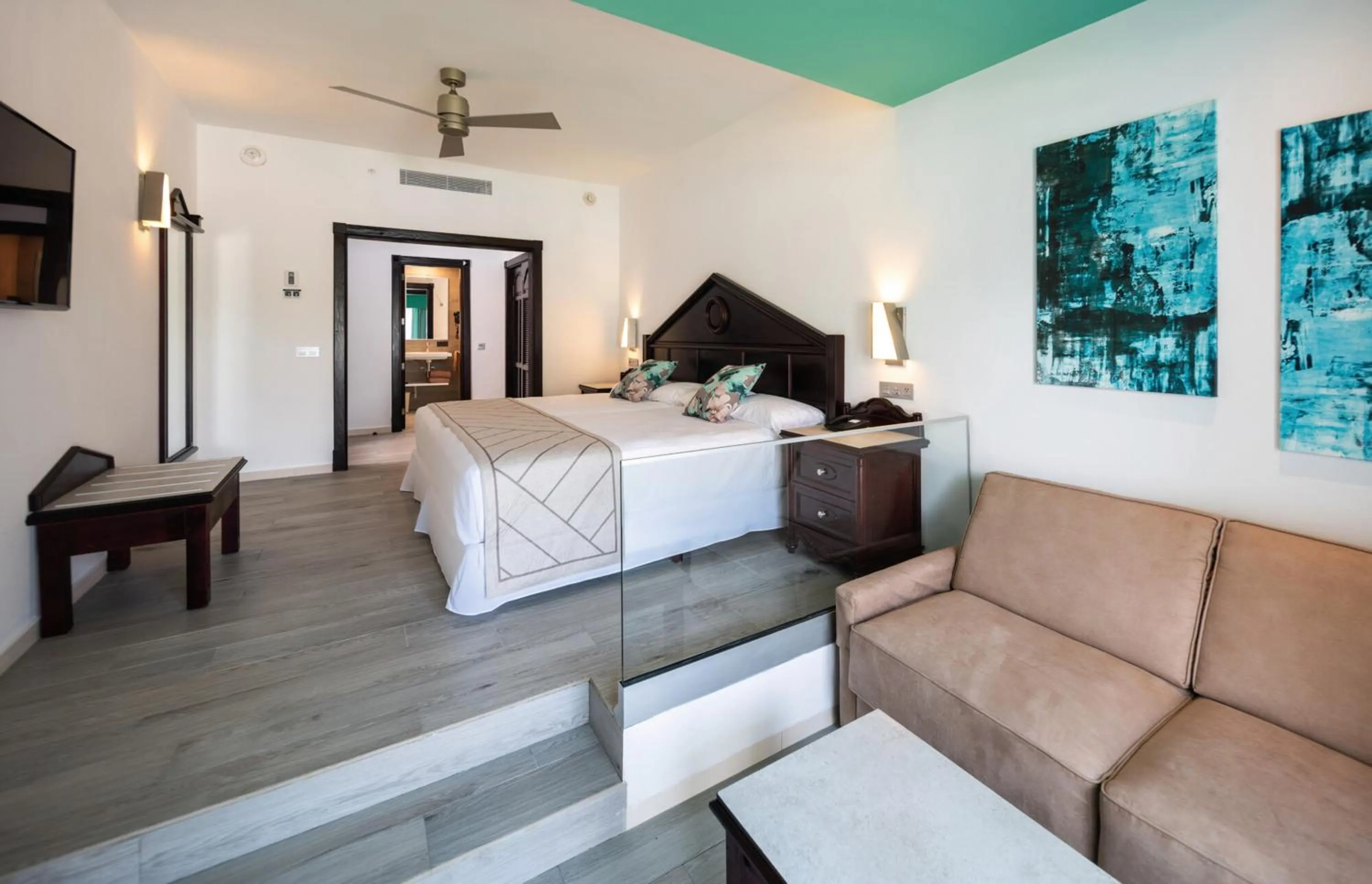 2 Bedroom Junior Suite Garden View in Riu Ocho Rios - All Inclusive