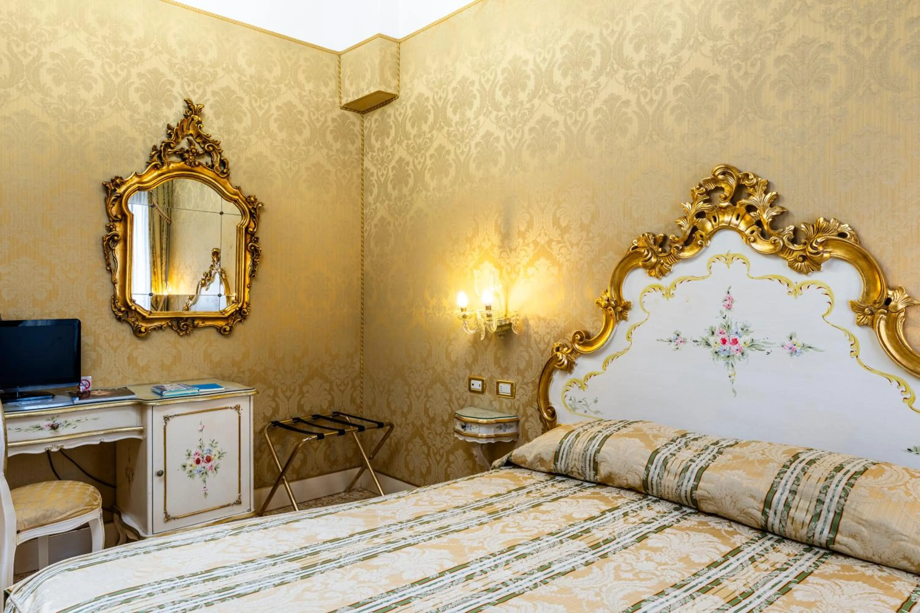 Double or Twin Room in Hotel Ca' Dogaressa