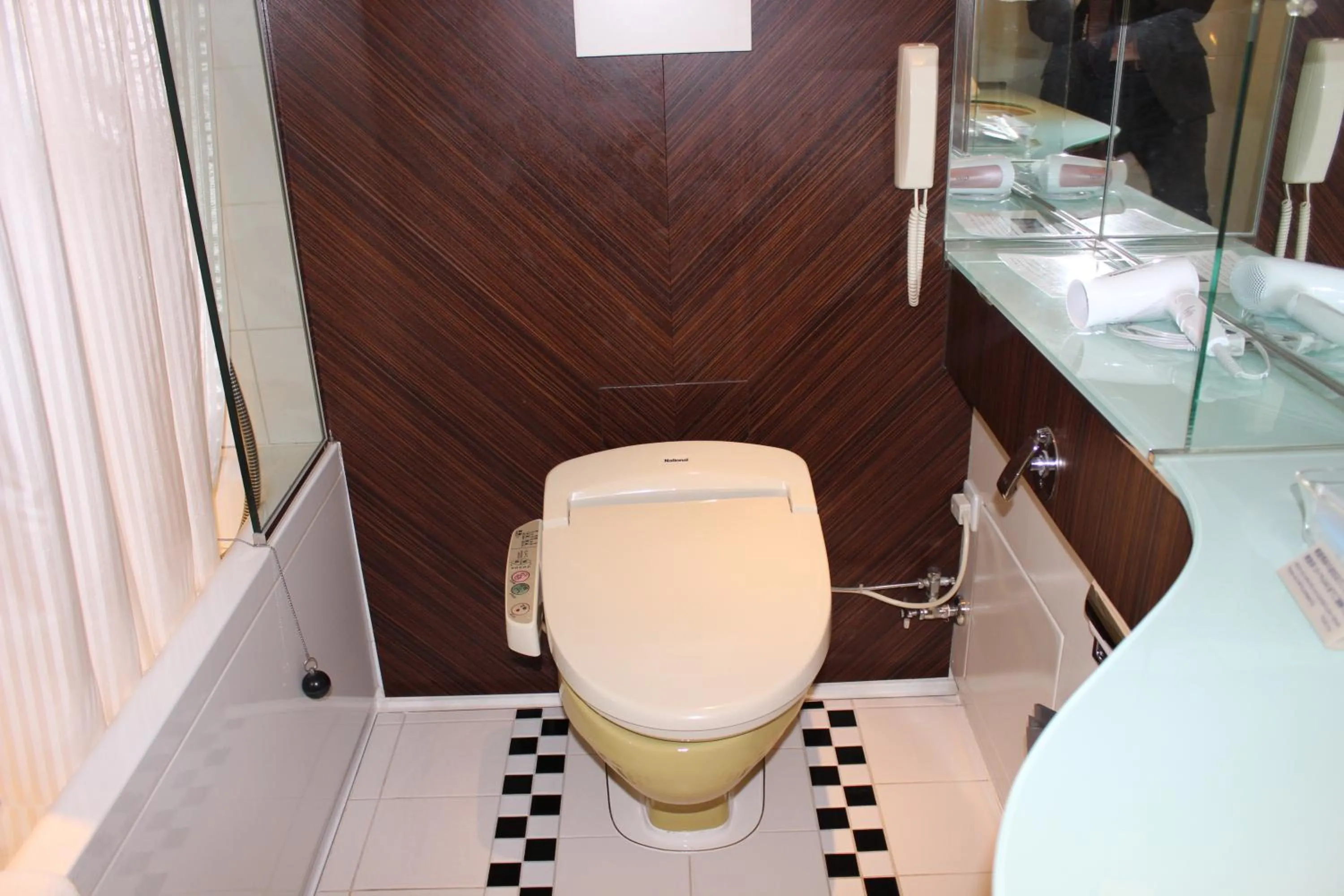 Mid Century Queen Room - Main Building - Non-Smoking in Kobe Portopia Hotel