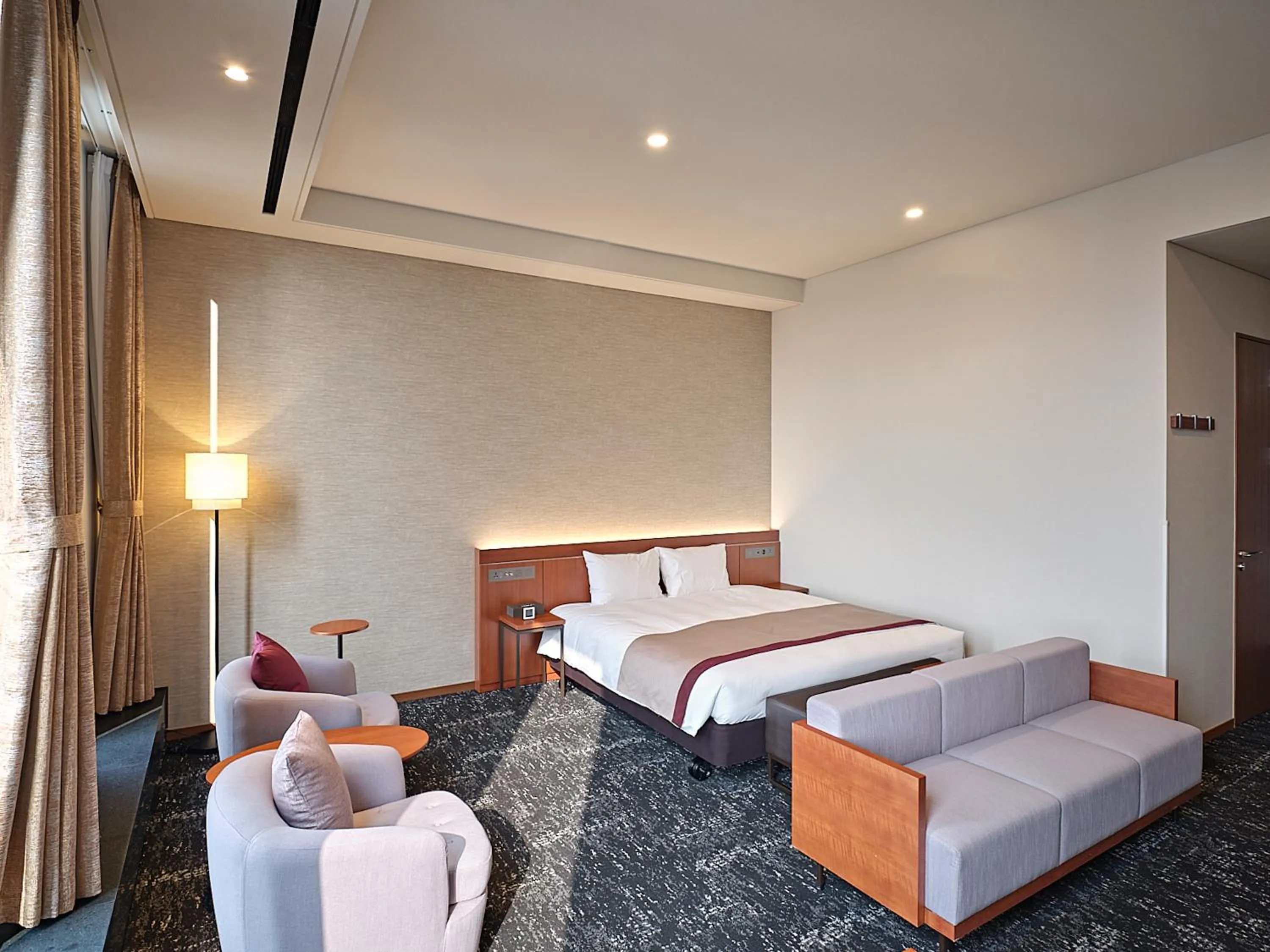 Premium Double Room in Roynet Hotel Seoul Mapo