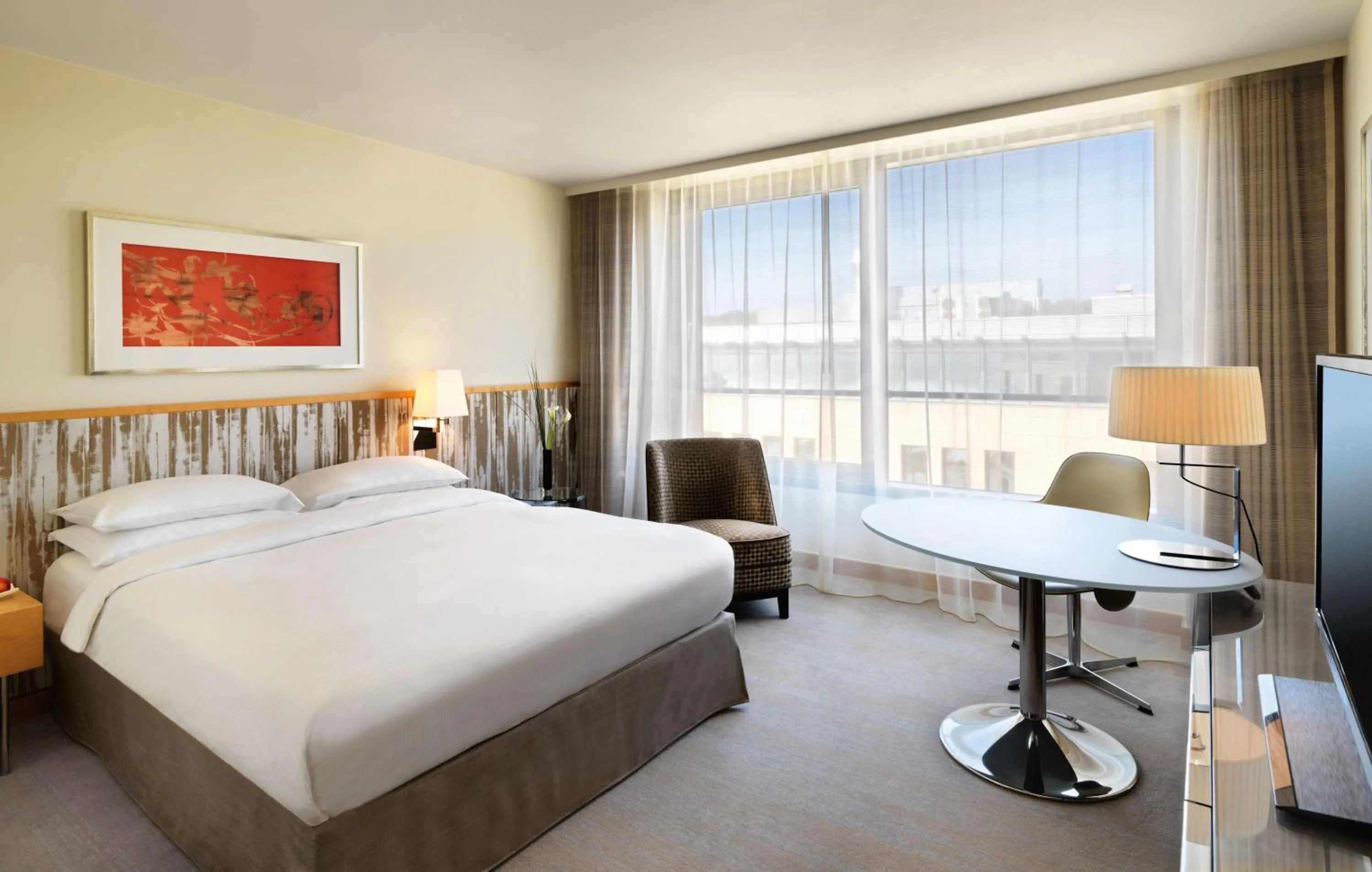 Queen Room - Club Access in Hyatt Regency Mainz